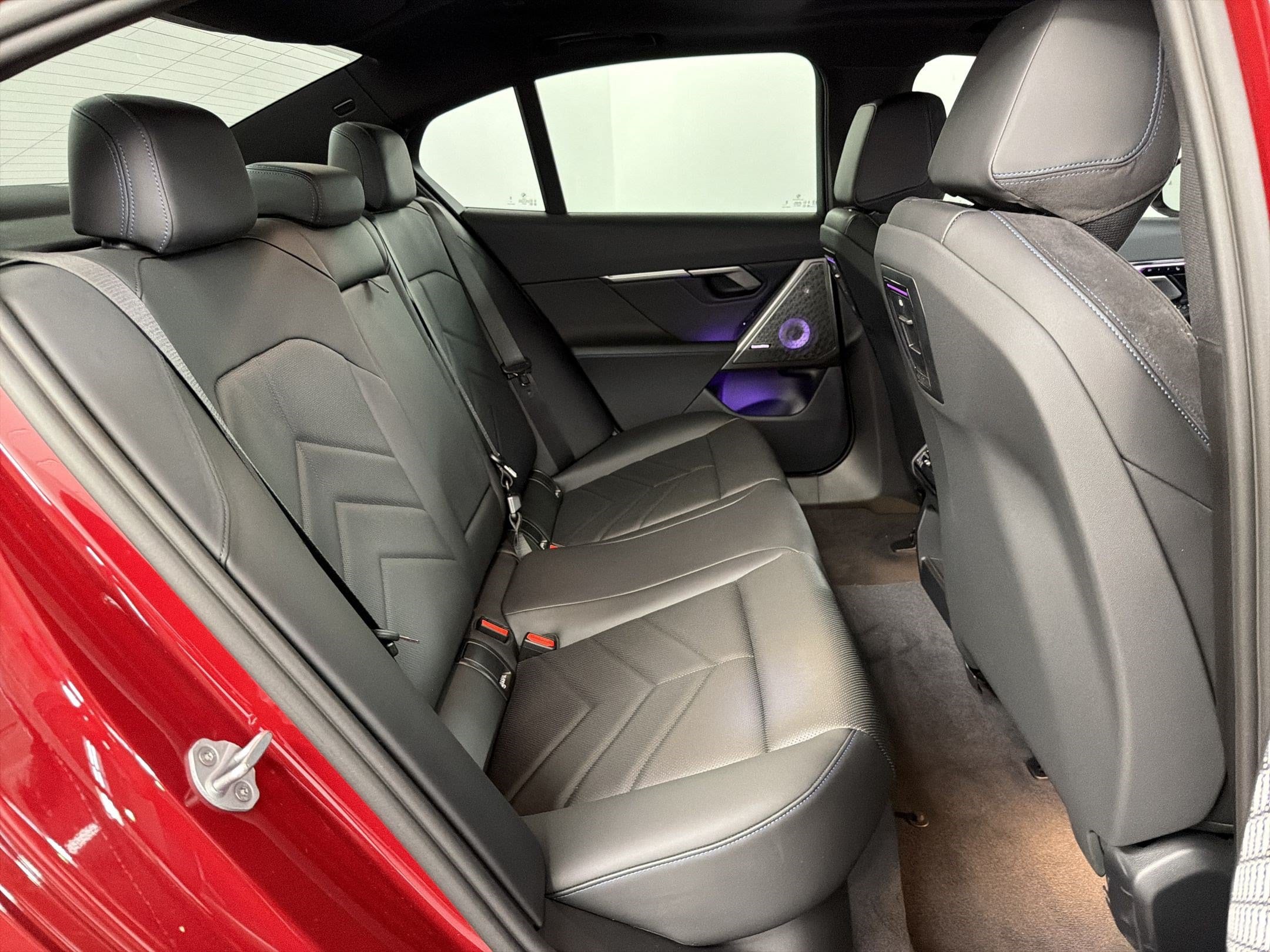 2025 BMW 5 Series 540i - Photo 29