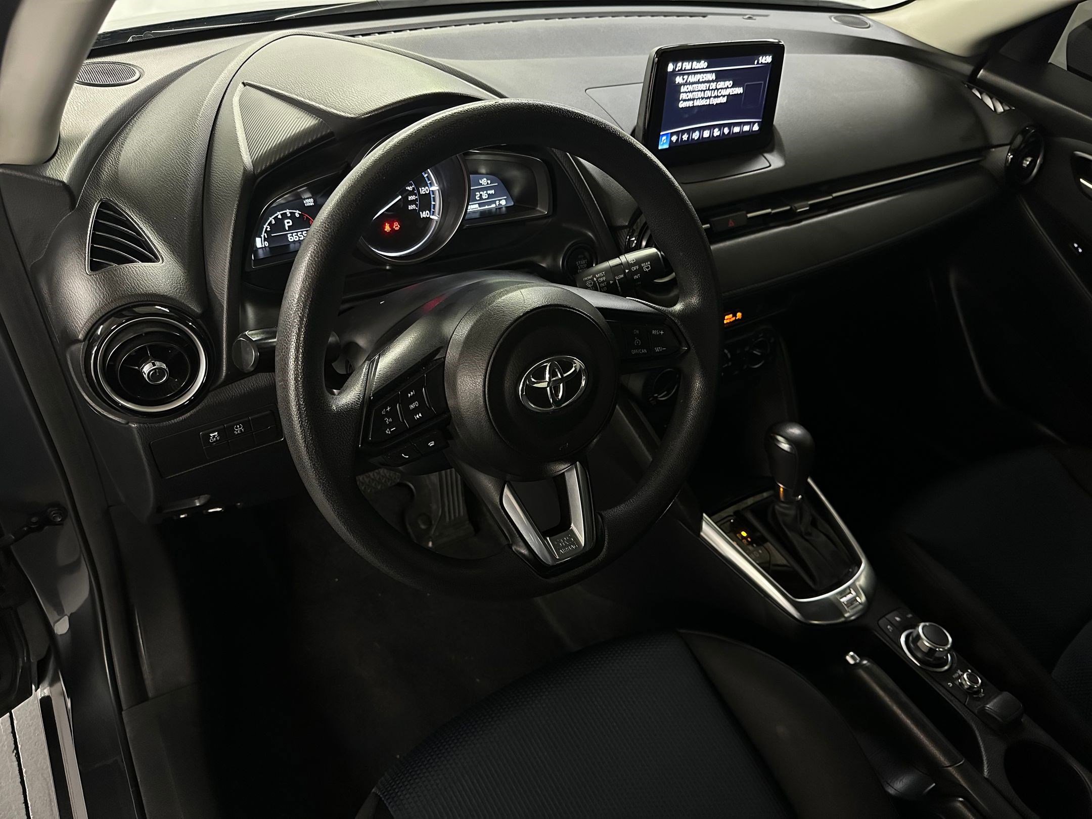 2020 Toyota Yaris LE photo 4