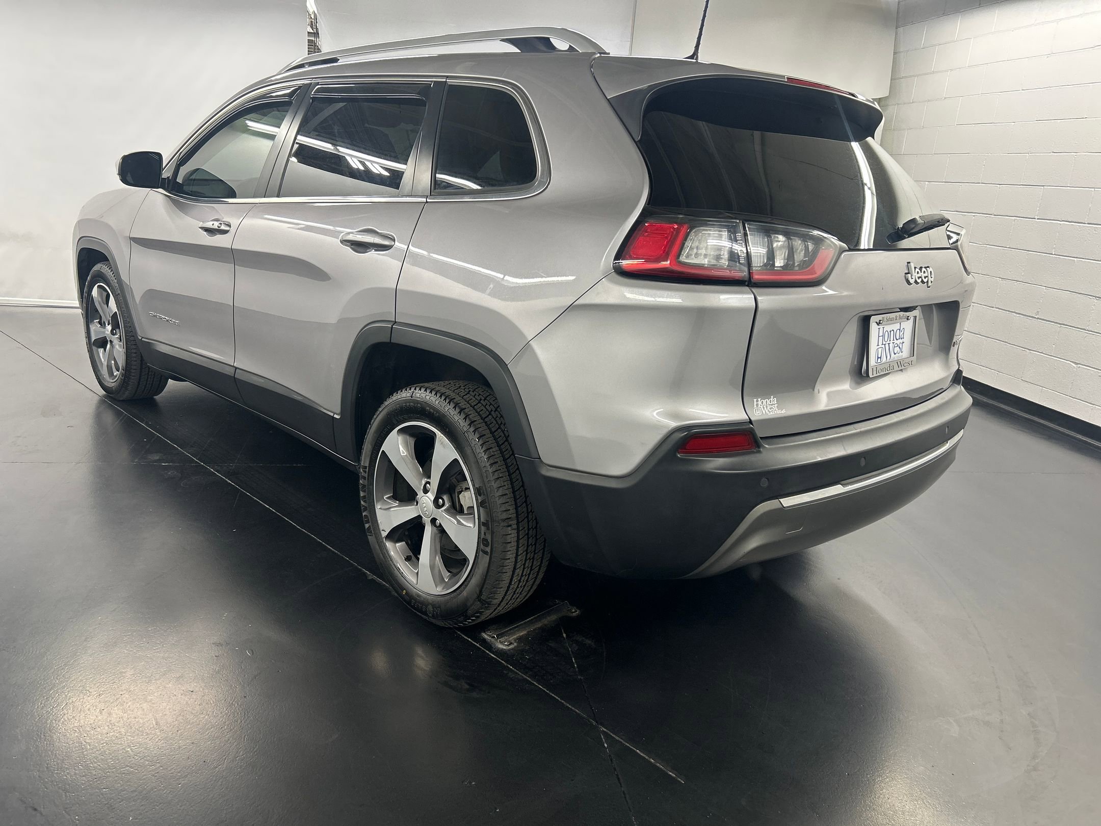 2019 Jeep Cherokee Limited photo 2