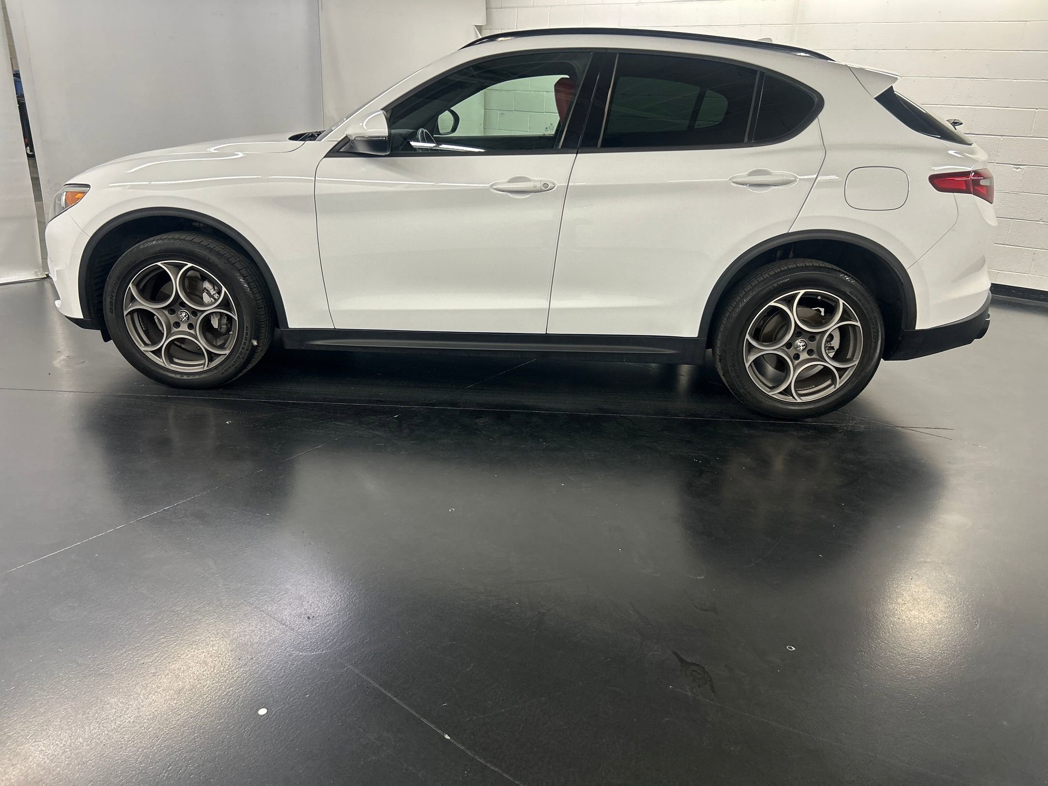 2022 Alfa Romeo Stelvio Sprint photo 2