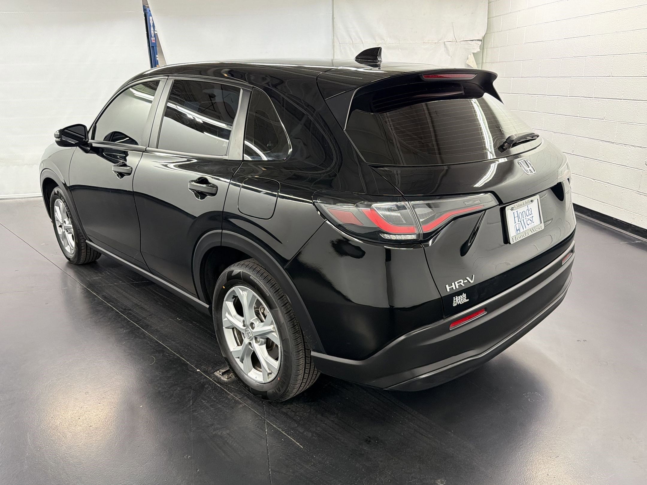 2025 Honda HR-V LX photo 2