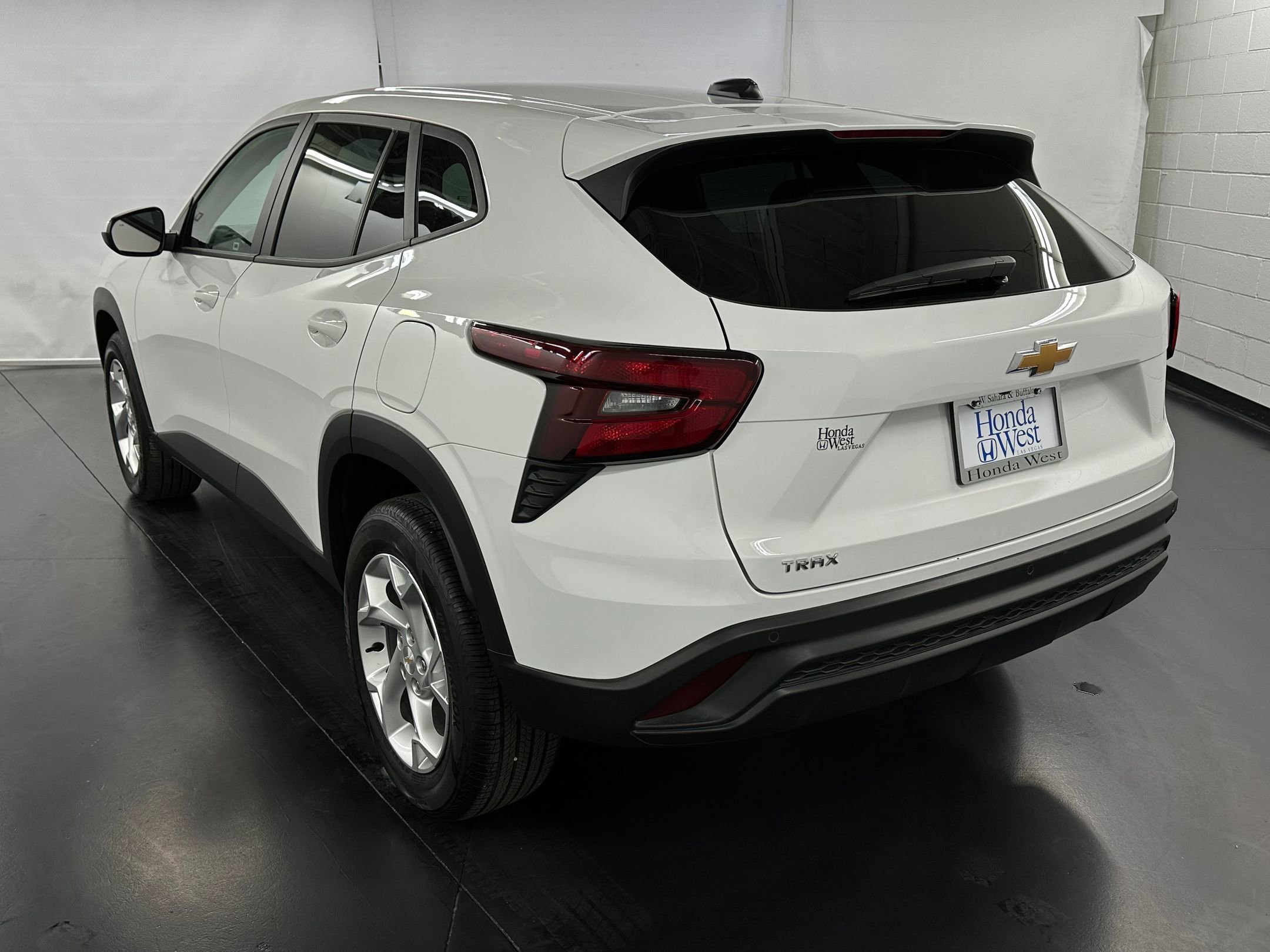 2024 Chevrolet Trax LS photo 2