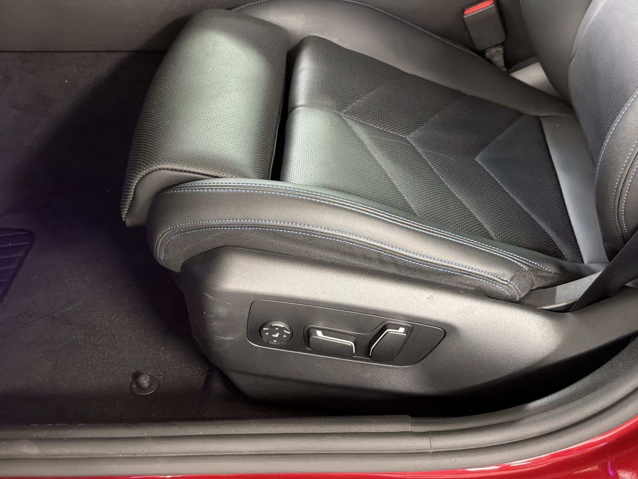 2025 BMW 5 Series 540i - Photo 13
