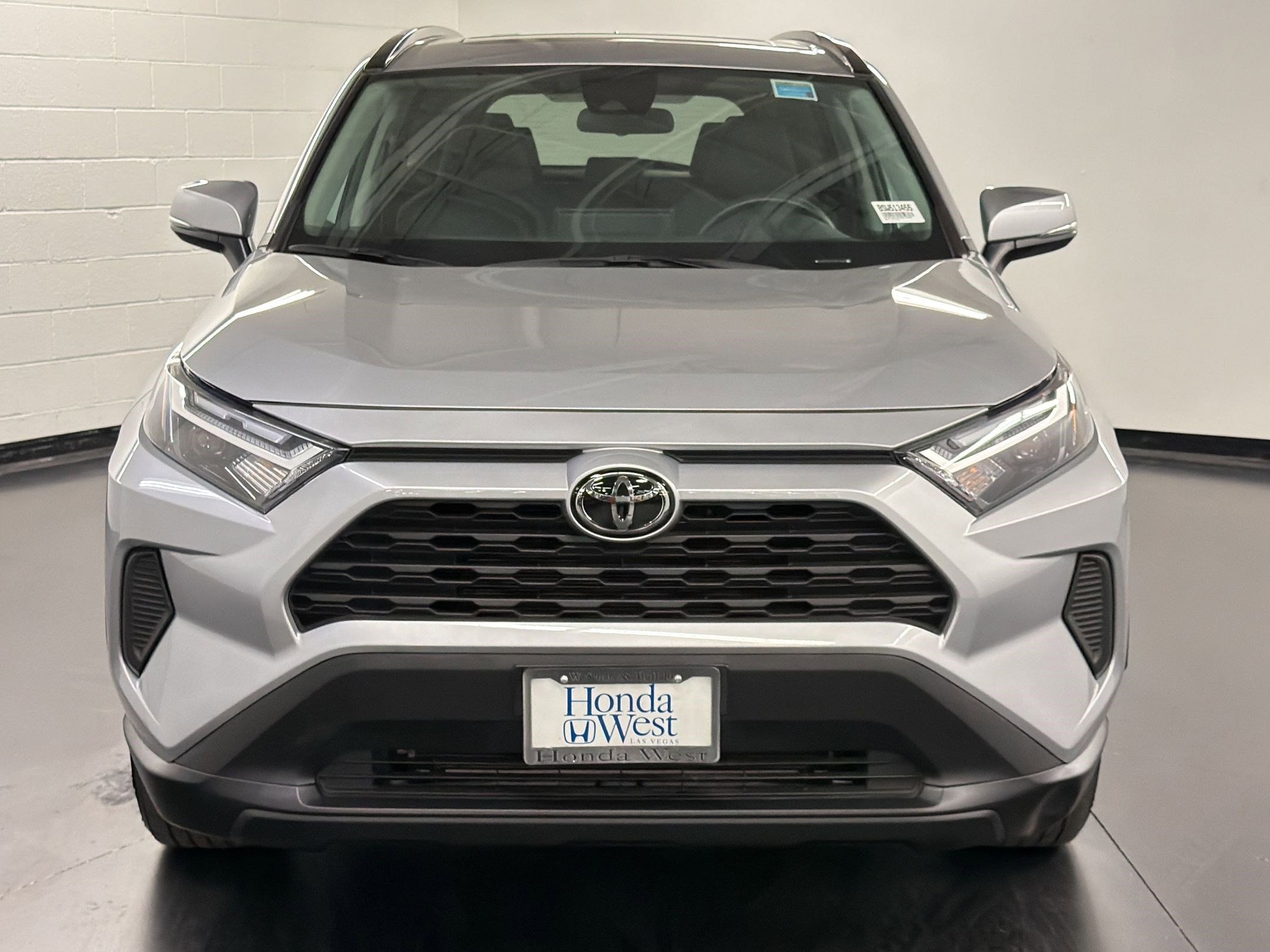 2025 Toyota RAV4 XLE photo 5