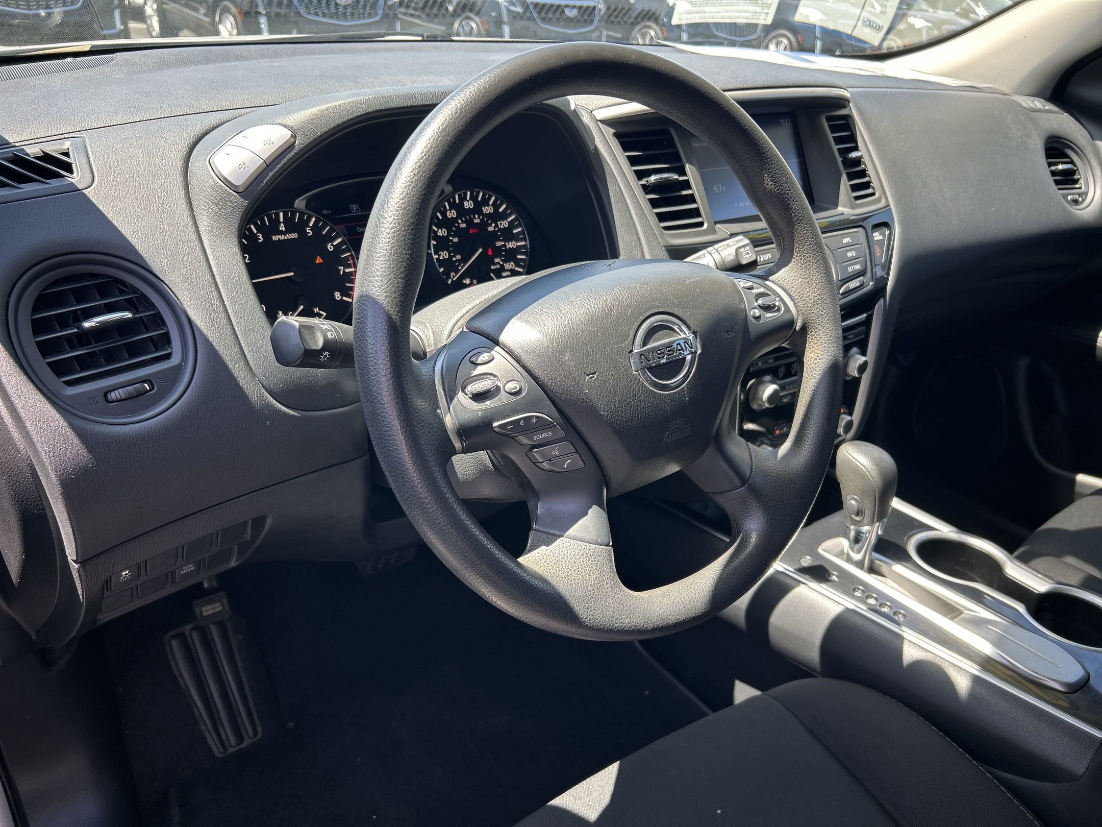 2020 Nissan Pathfinder S photo 4