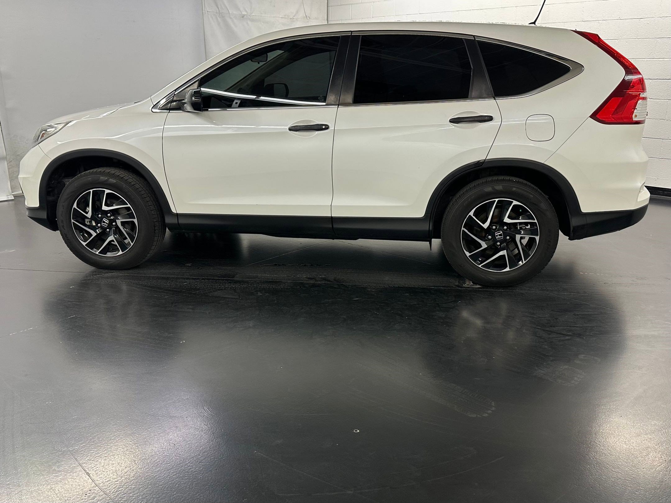2016 Honda CR-V SE photo 2