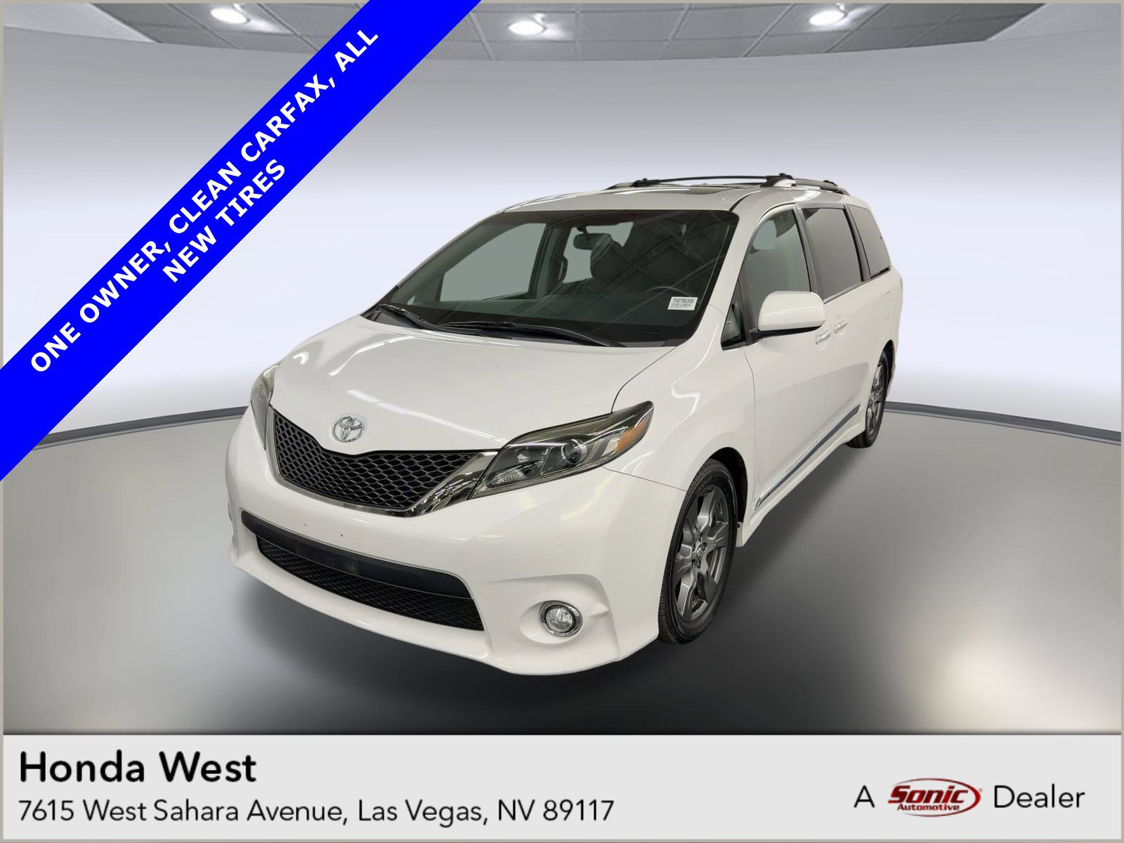 2017 Toyota Sienna SE's photo