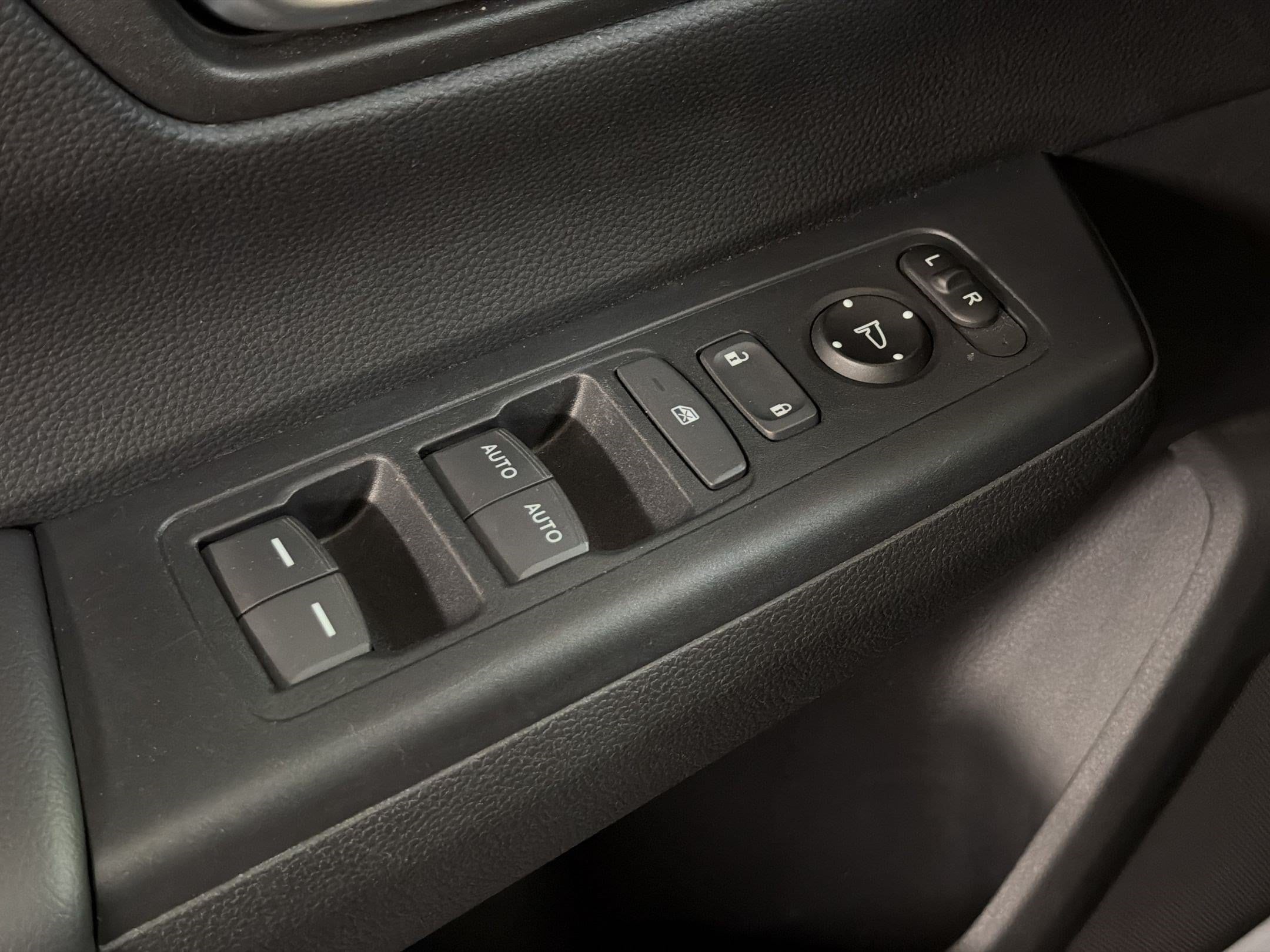 2025 Honda CR-V EX - Photo 13