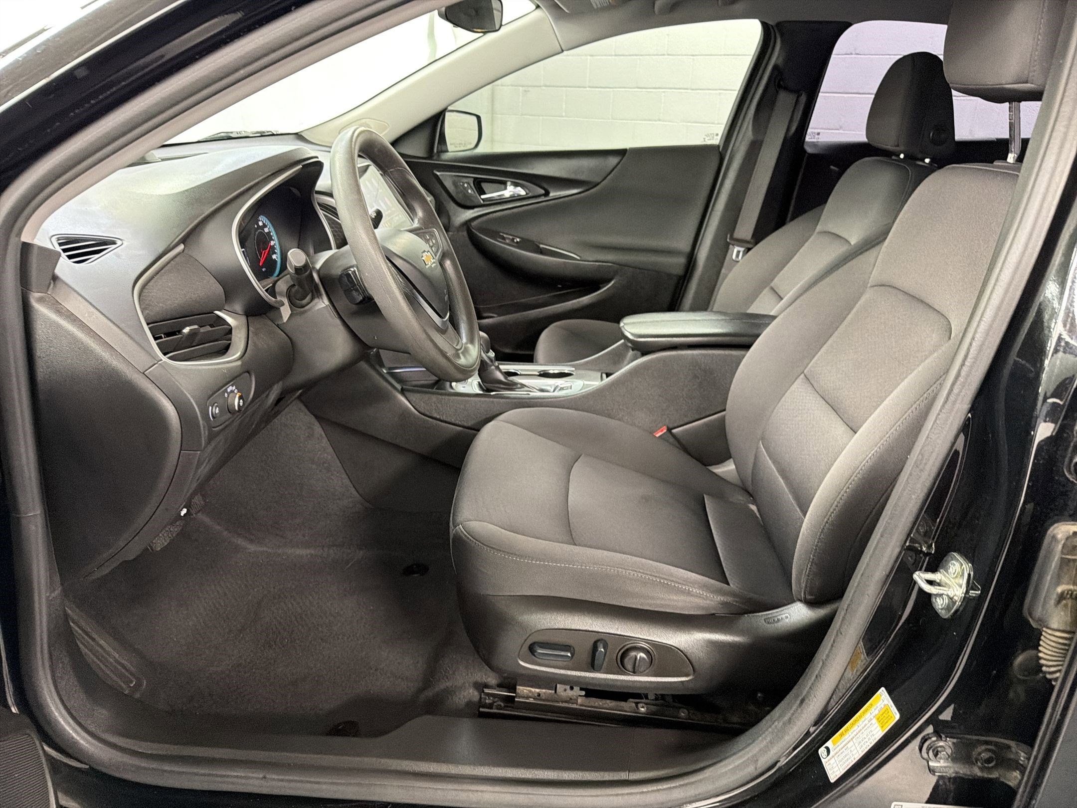 2022 Chevrolet Malibu LT photo 4