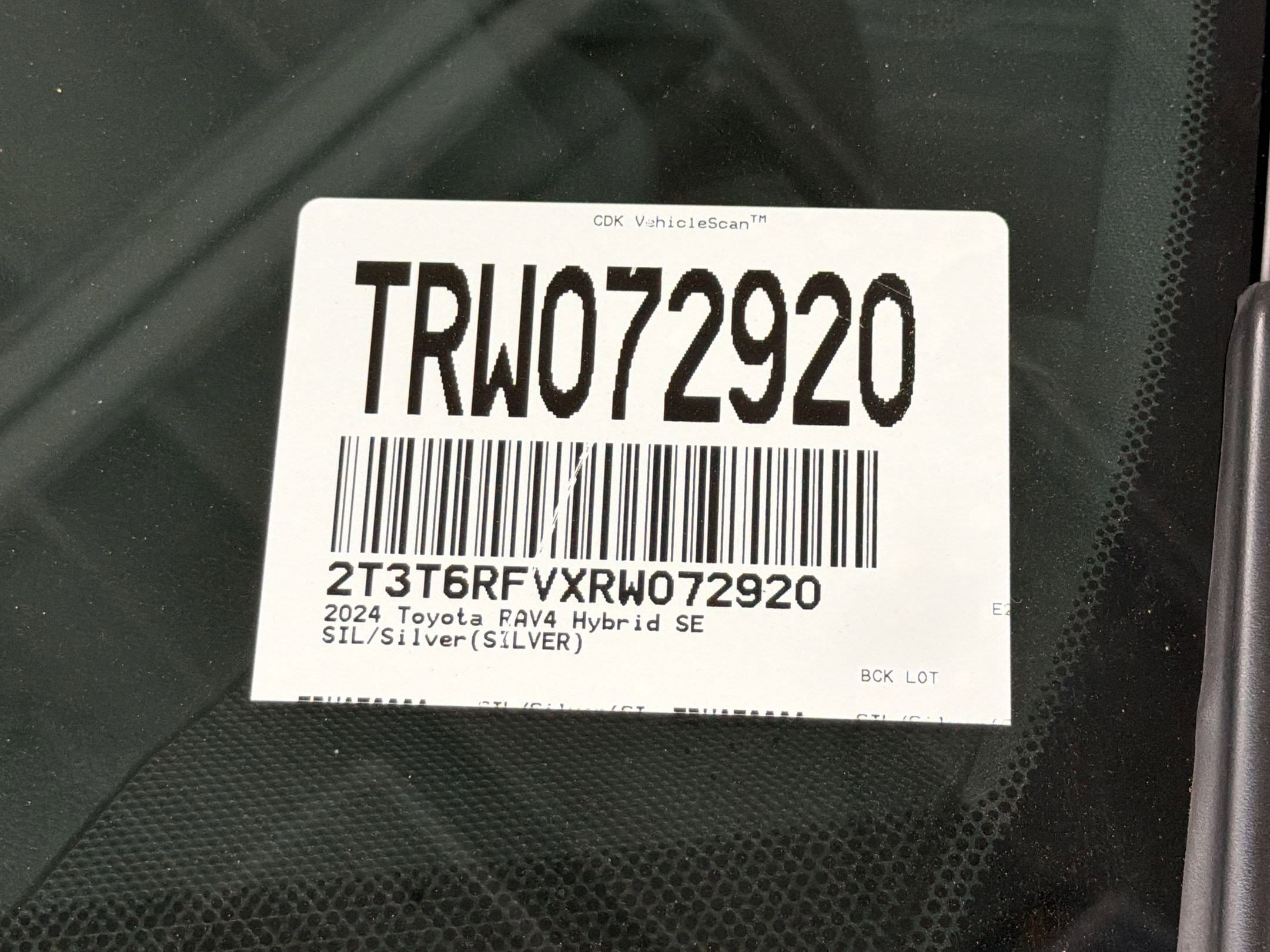 2024 Toyota RAV4 SE - Photo 19