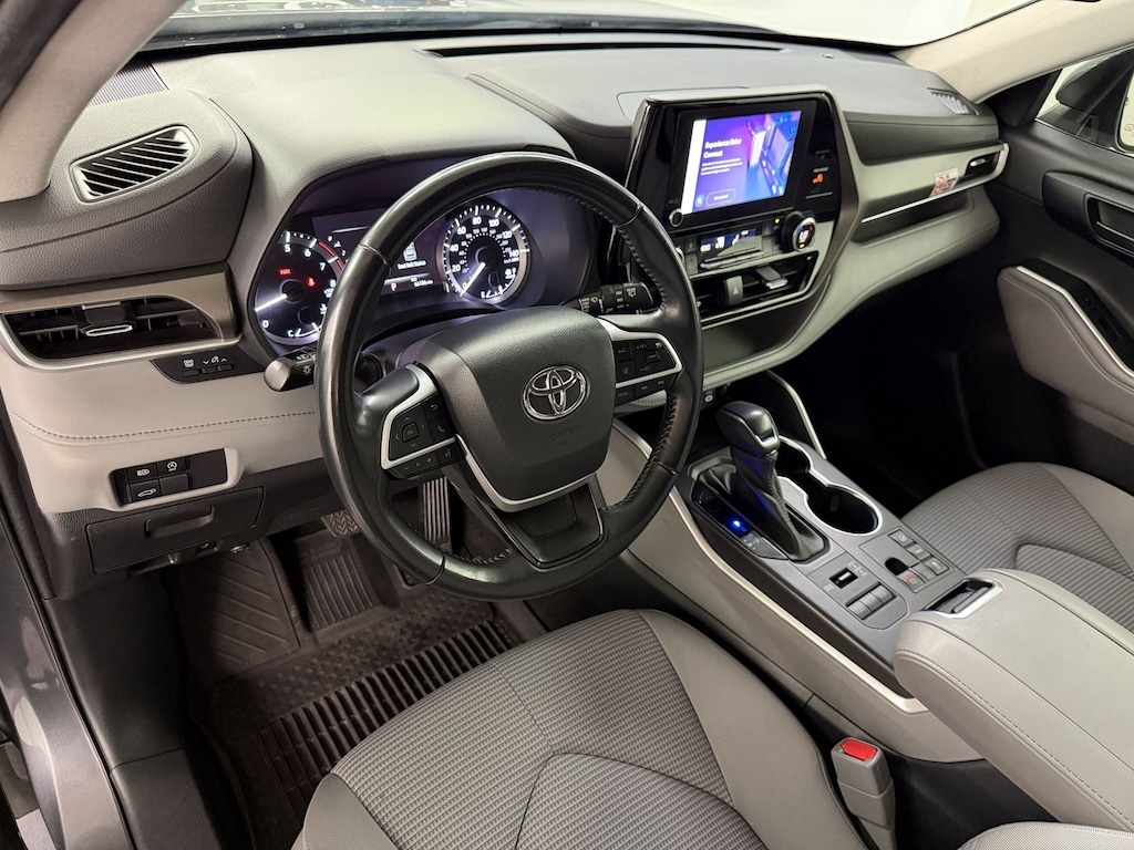 Used 2023 Toyota Highlander LE SUV