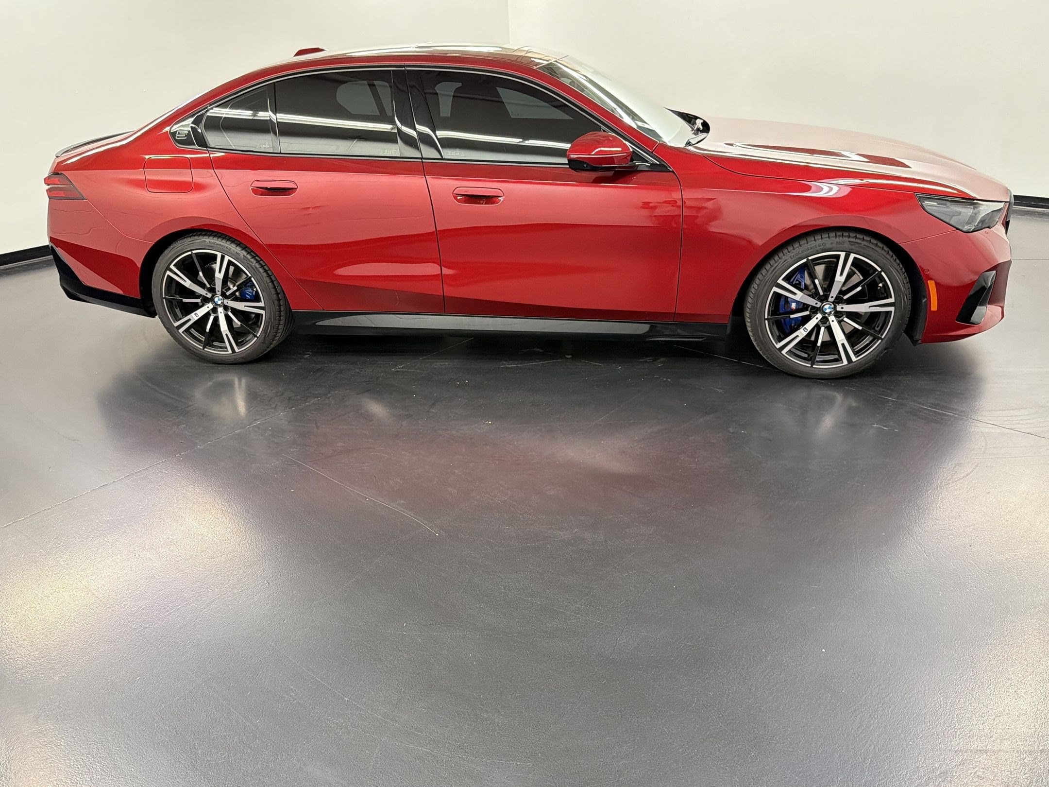 2025 BMW 5 Series 540i - Photo 8