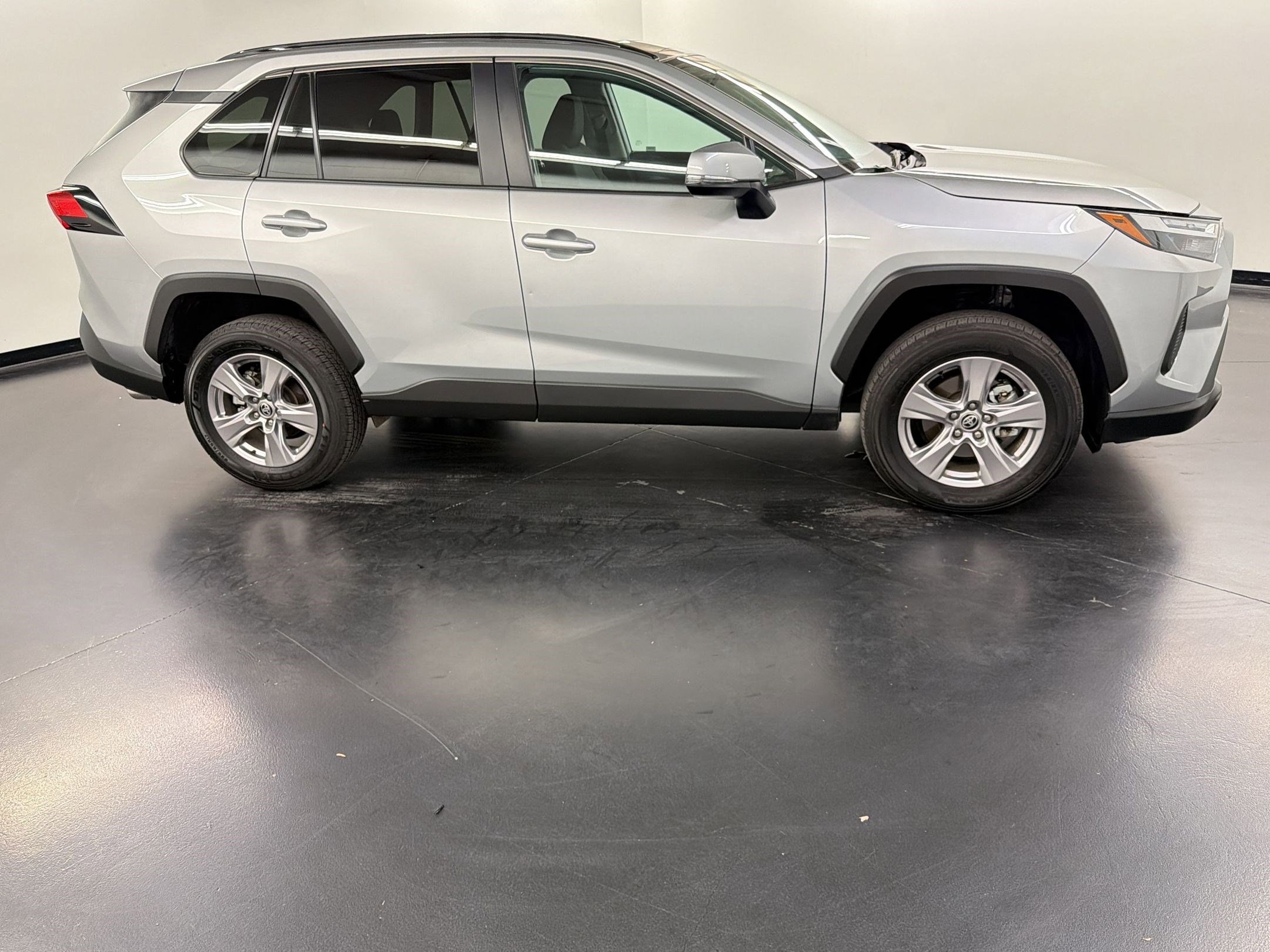 2025 Toyota RAV4 XLE photo 3