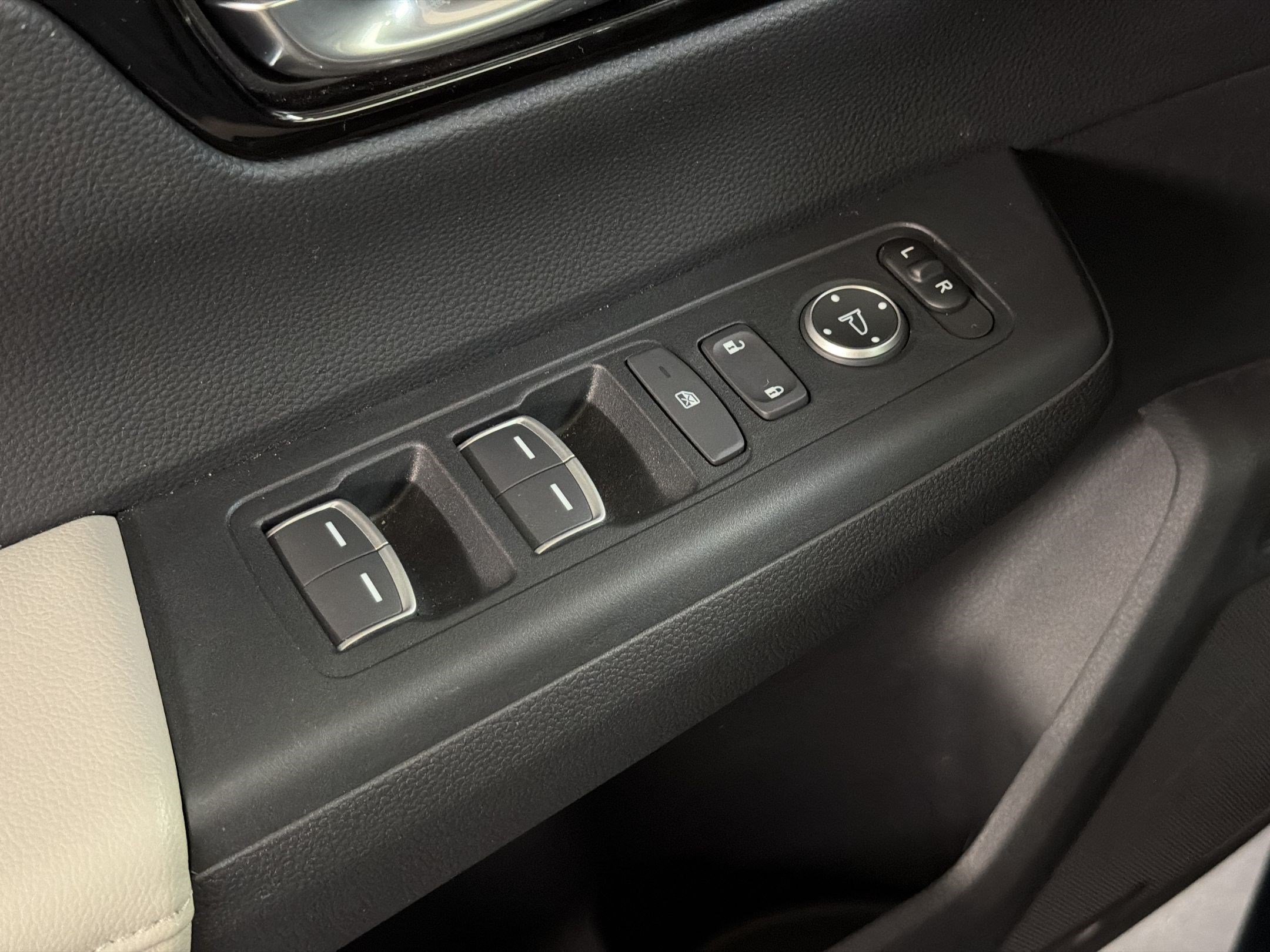 2025 Honda CR-V EX-L - Photo 13