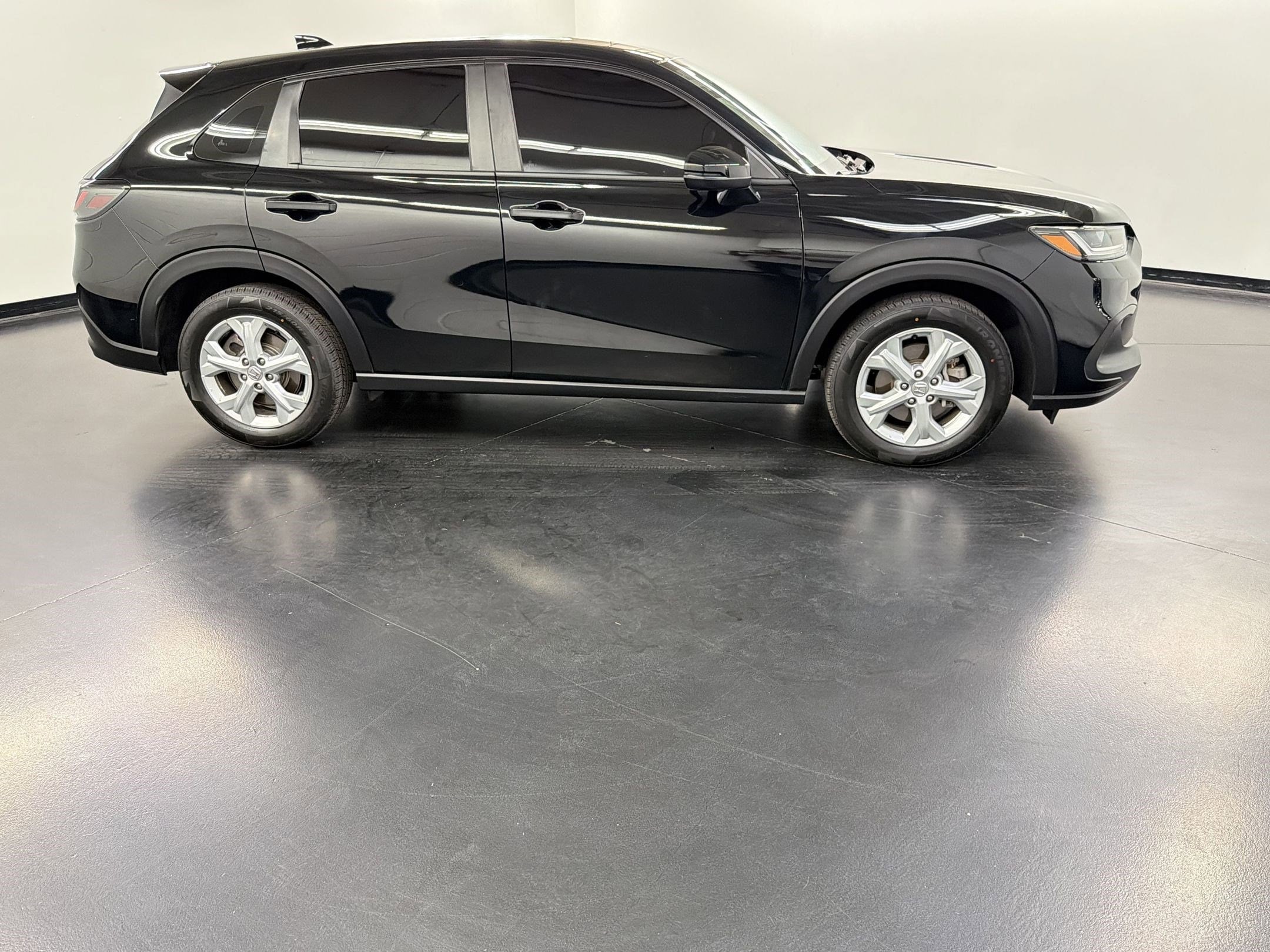 2025 Honda HR-V LX photo 3