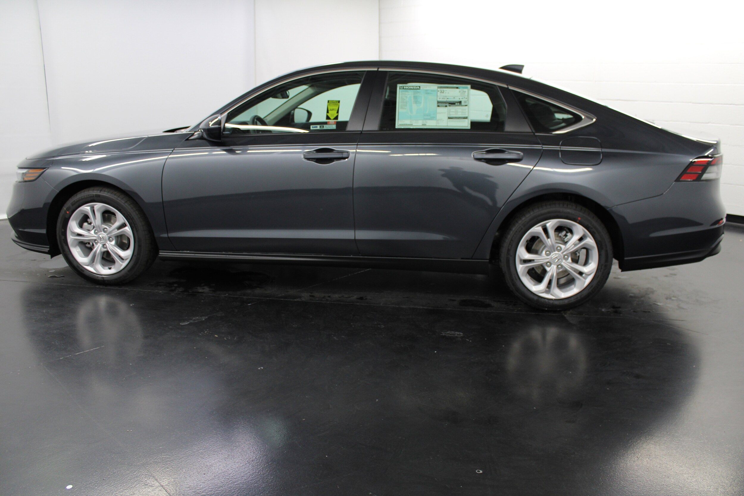 2025 Honda Accord LX photo 3