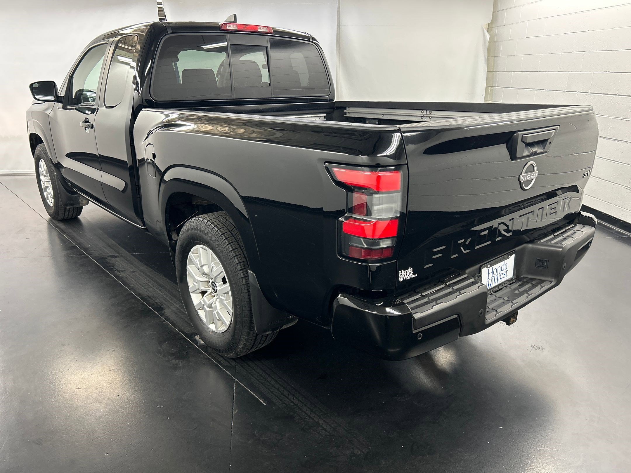 2022 Nissan Frontier SV photo 3
