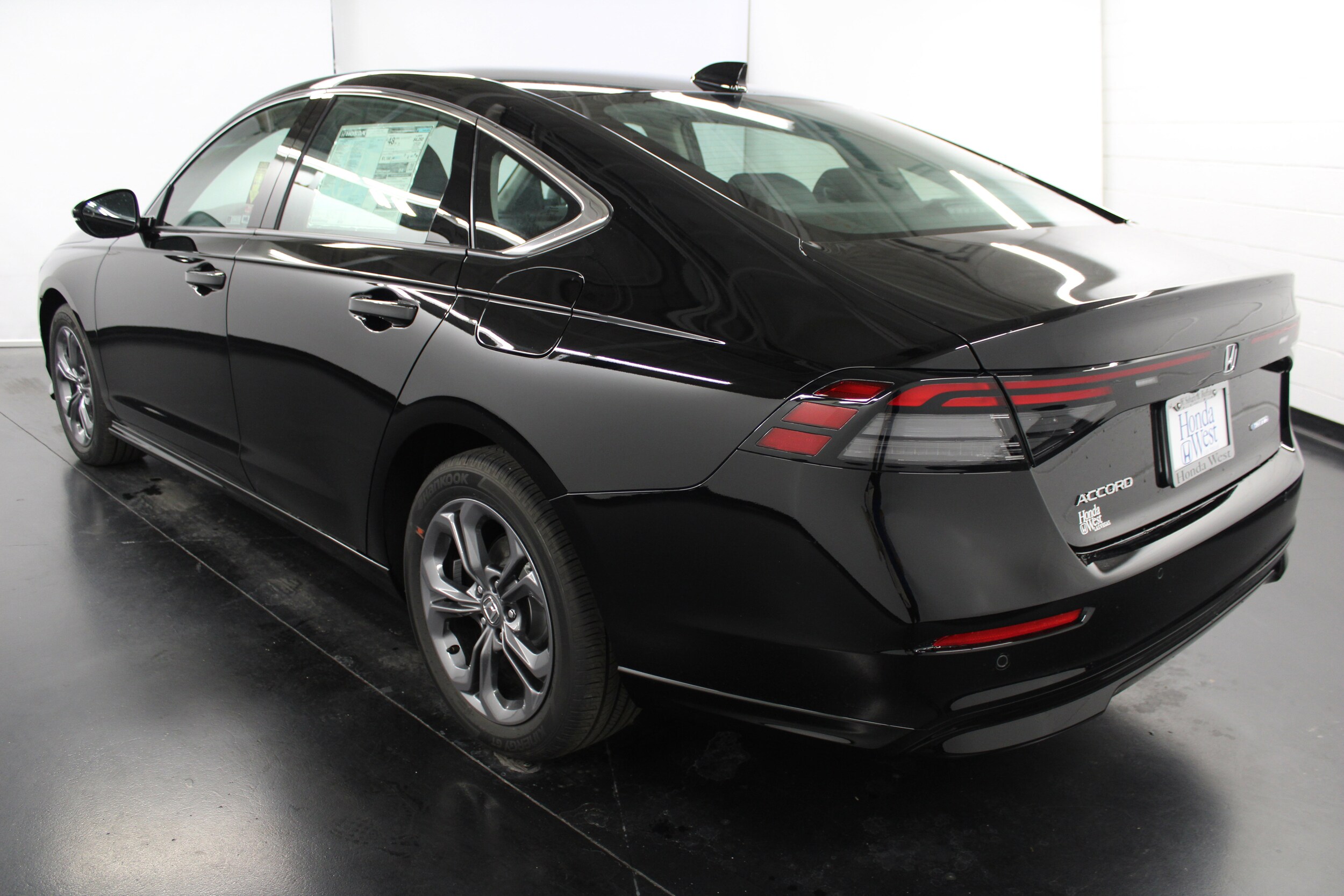 2025 Honda Accord Hybrid EX-L photo 2