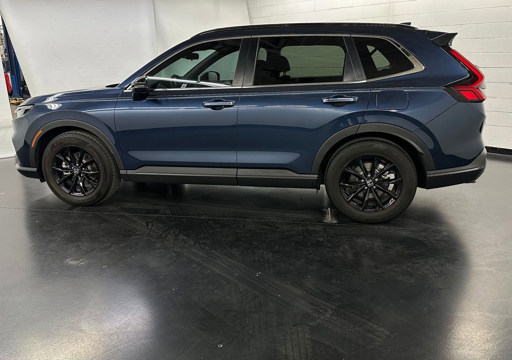 2023 Honda CR-V Hybrid Sport photo 2