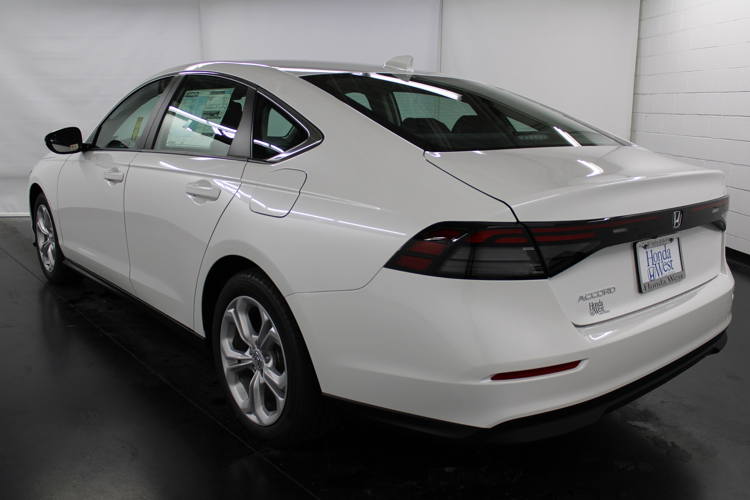 2025 Honda Accord LX photo 4