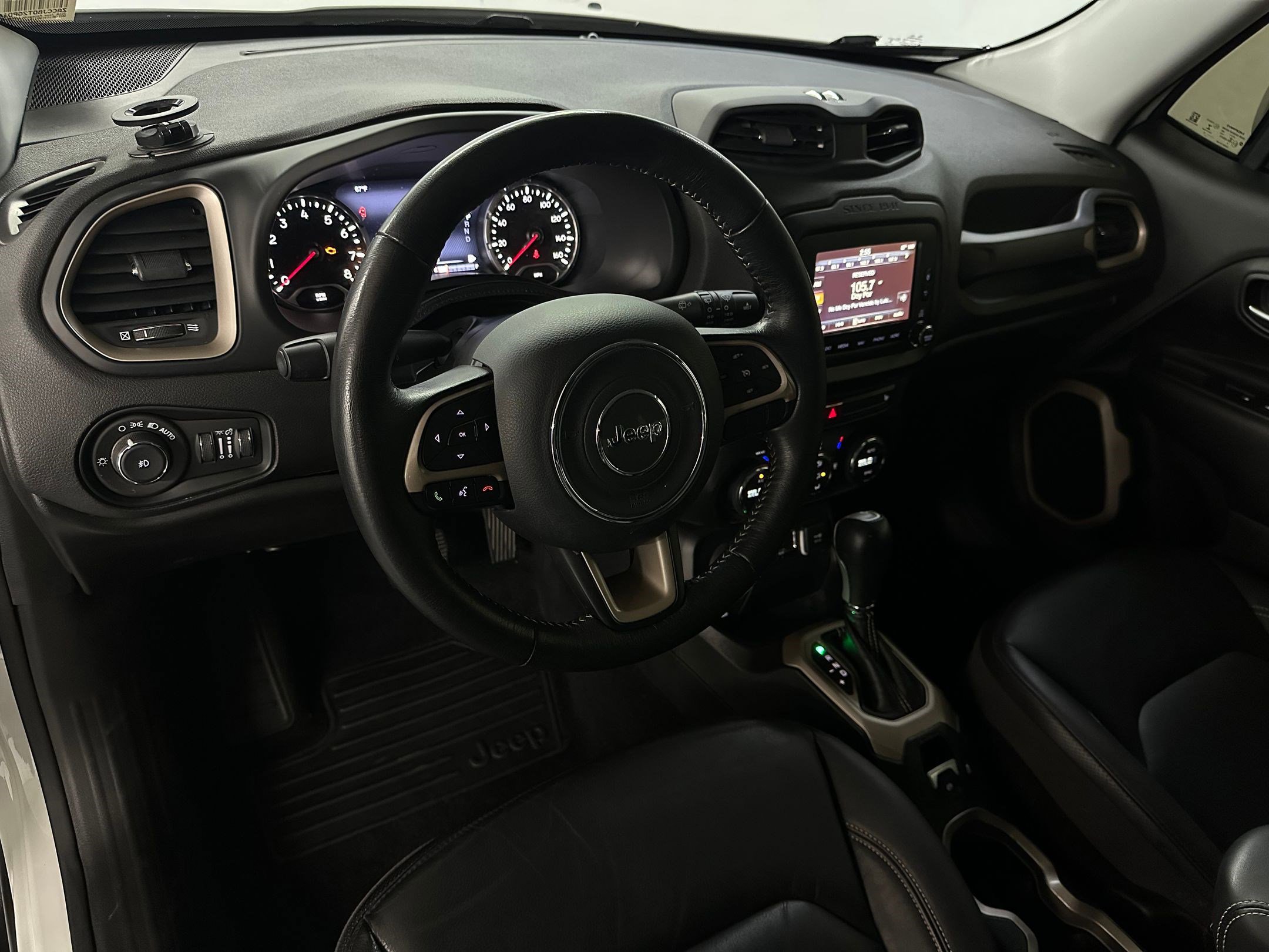 2016 Jeep Renegade Limited photo 3