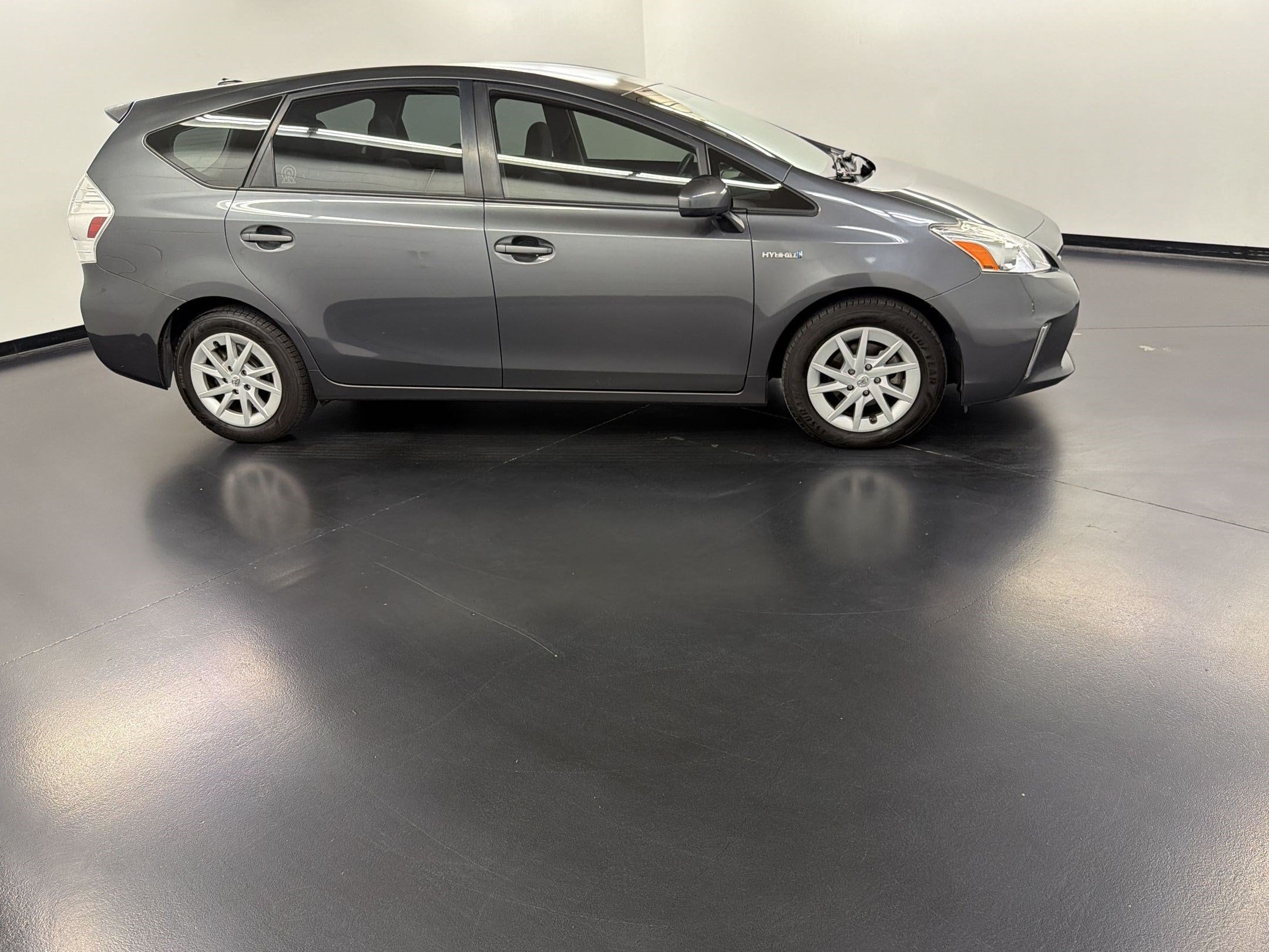 Prius V Two Wagon
