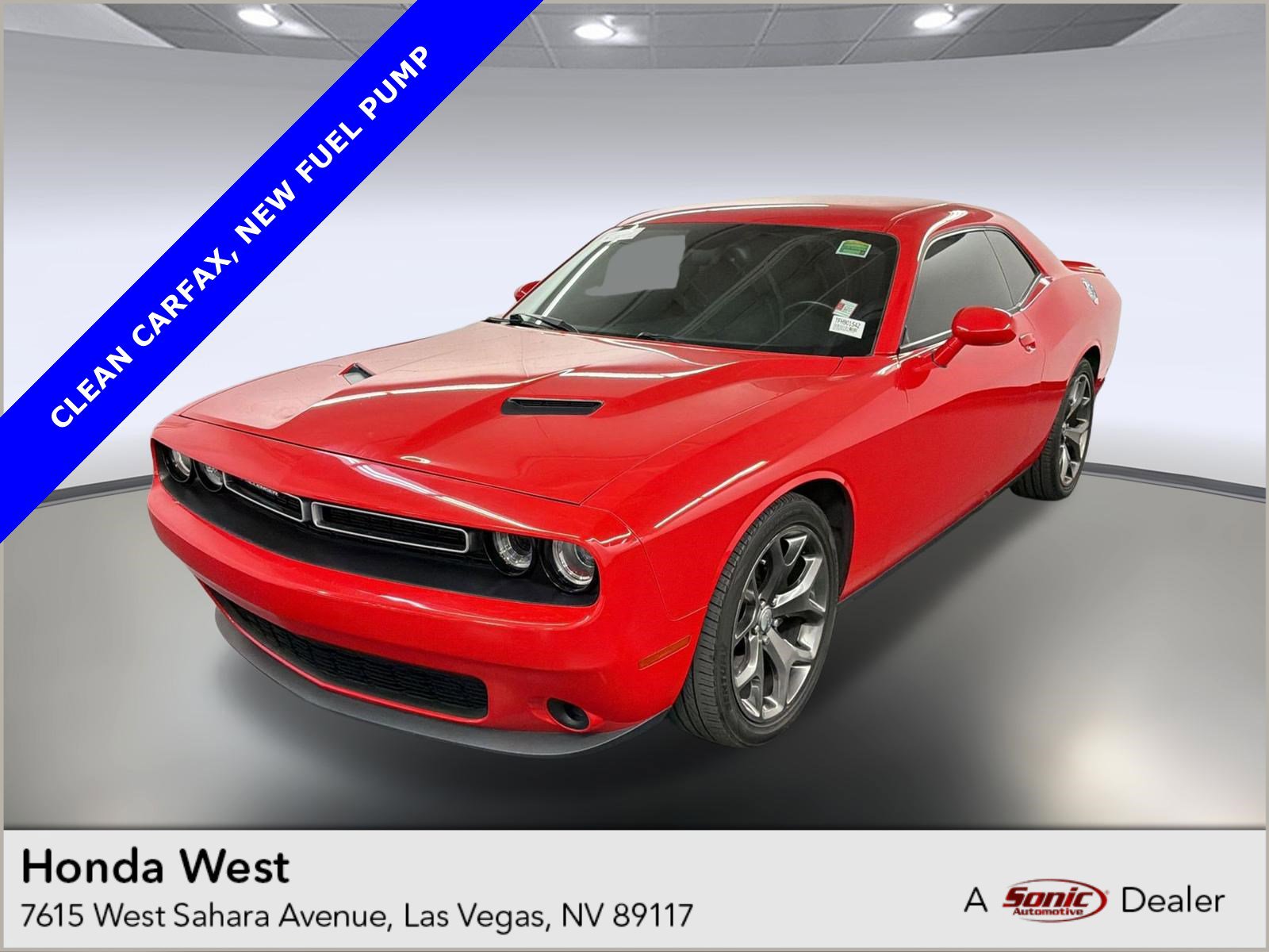 2015 Dodge Challenger SXT's photo