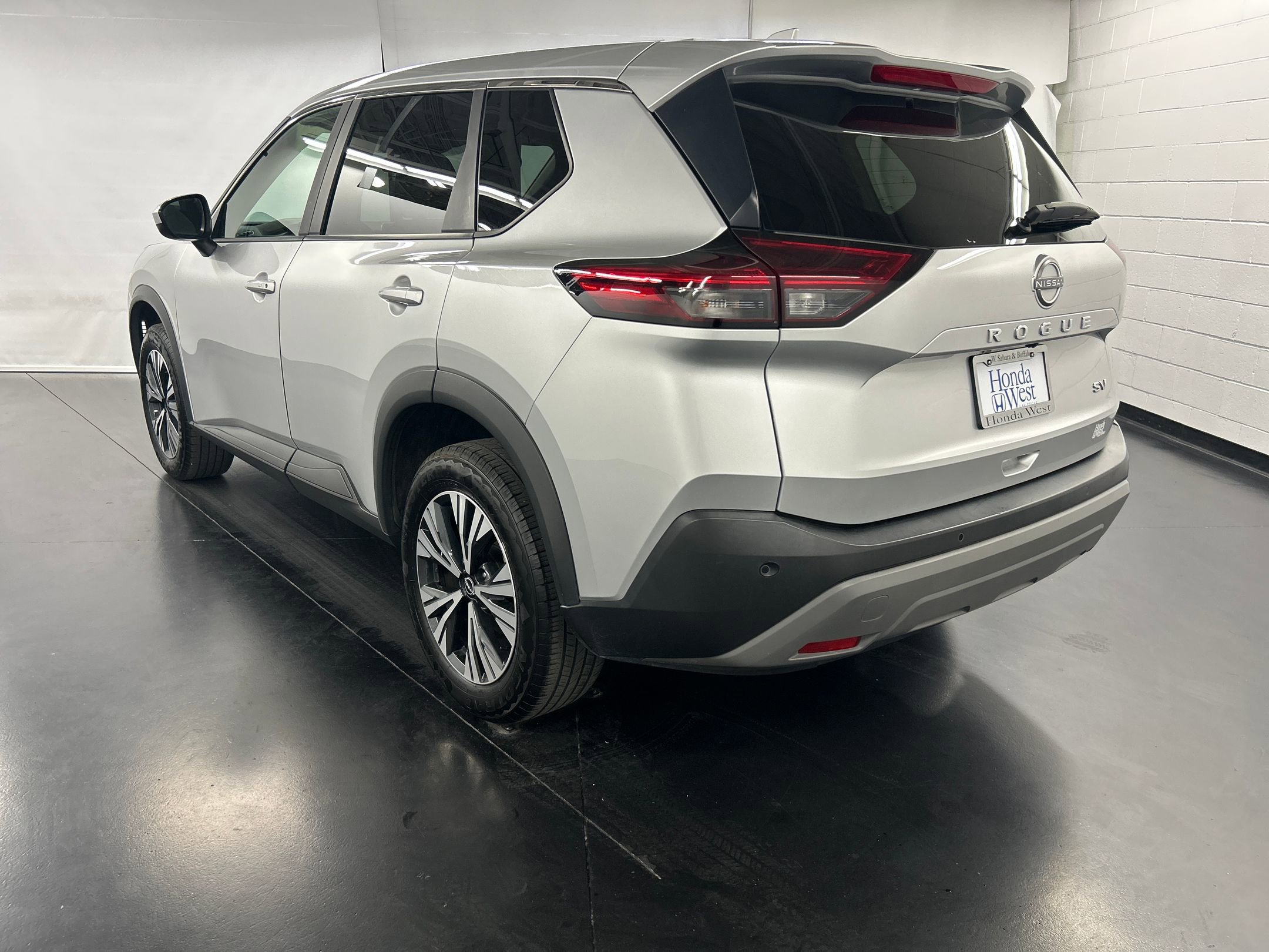 2023 Nissan Rogue SV photo 3