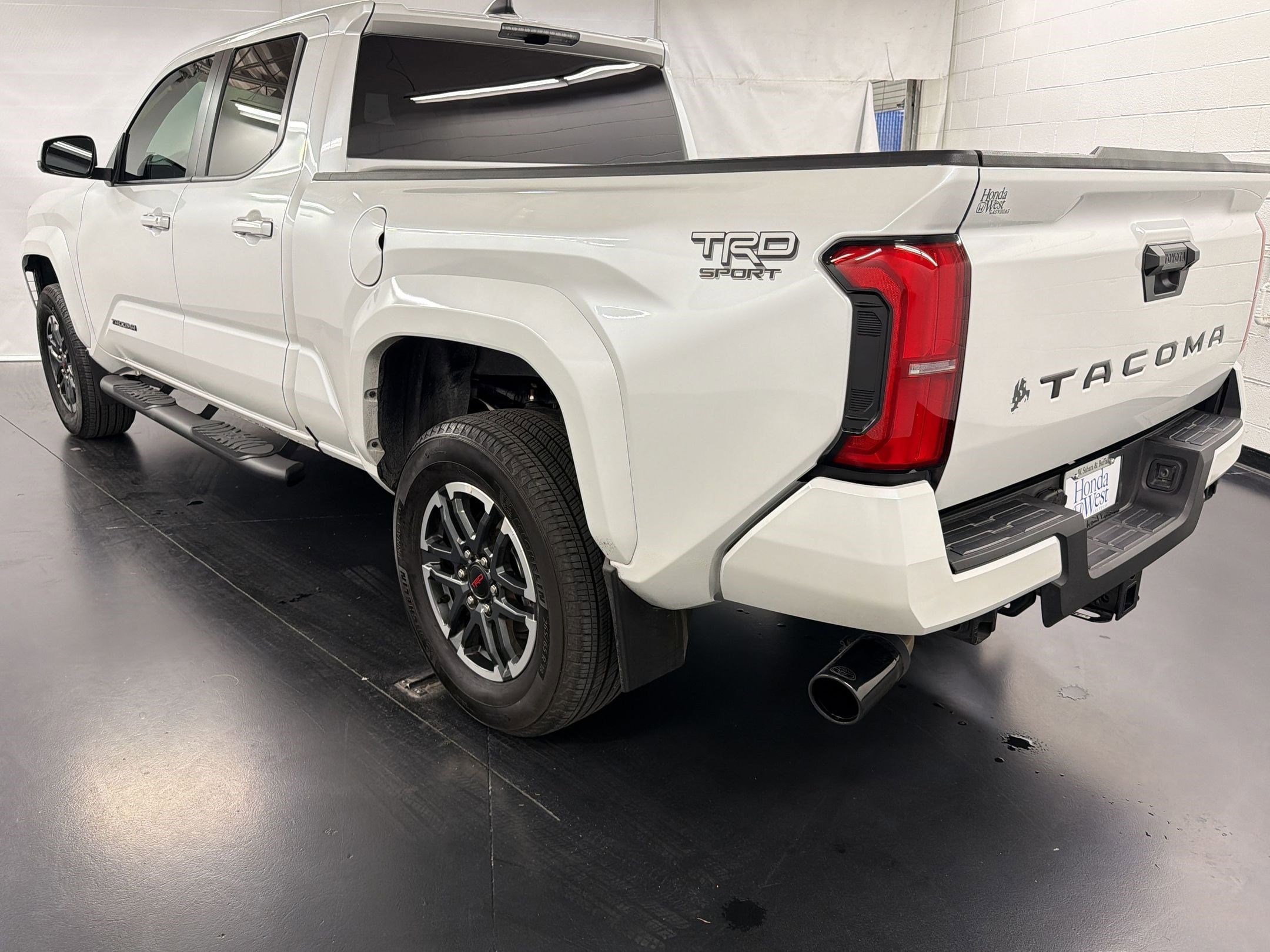 2024 Toyota Tacoma TRD Sport photo 2