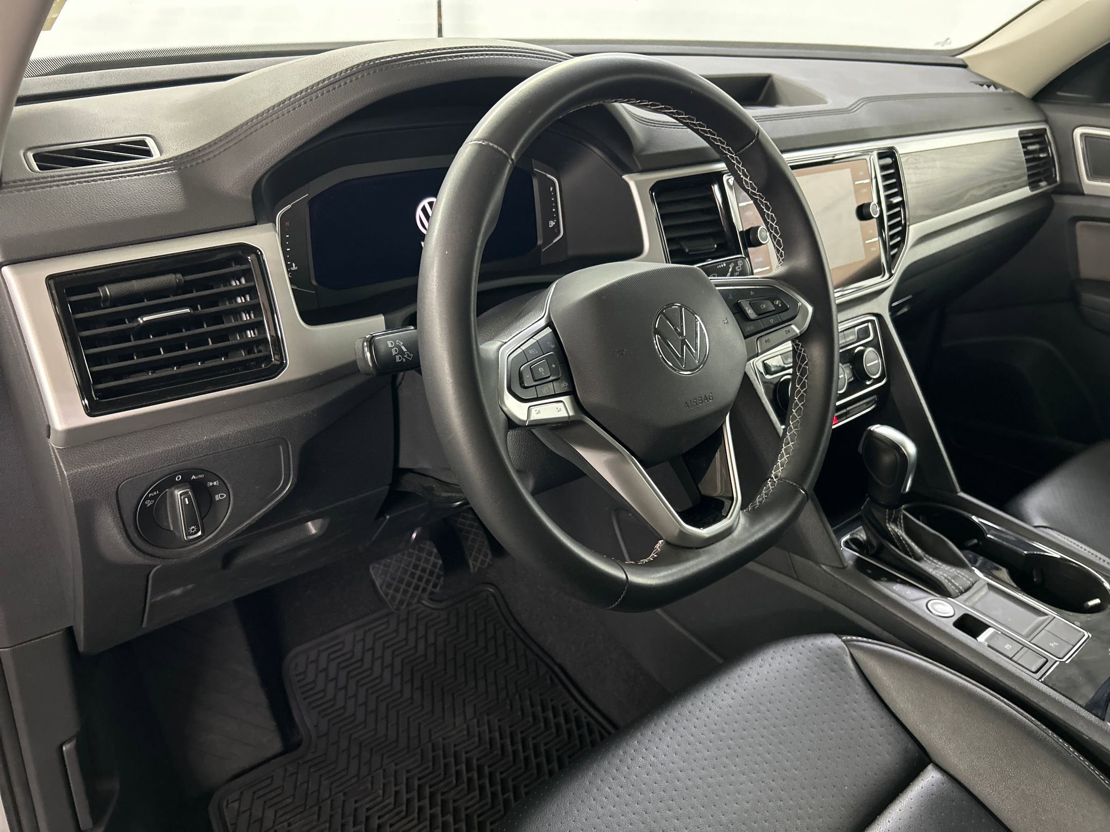 2022 Volkswagen Atlas V6 SE Technology photo 3