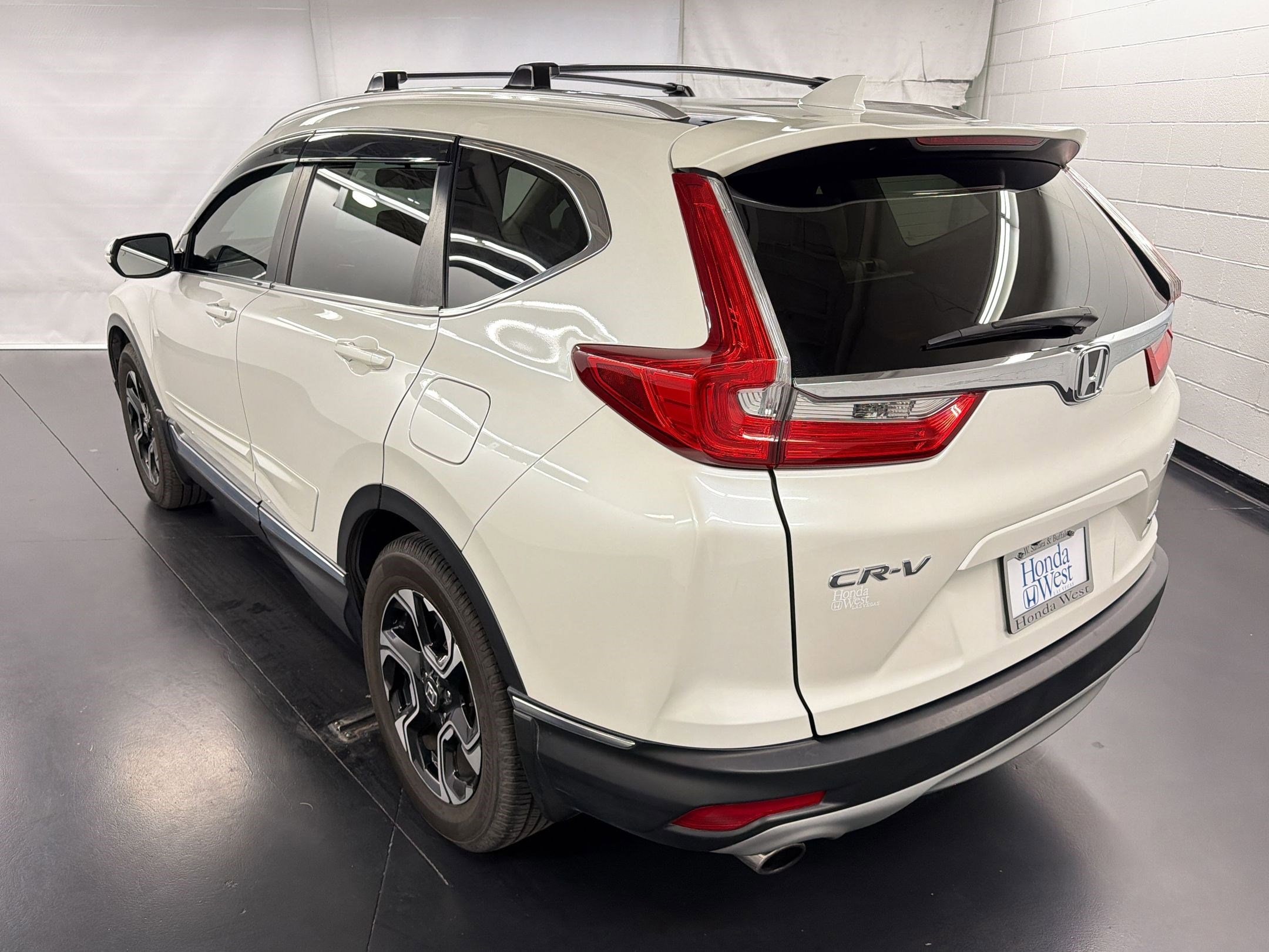 2018 Honda CR-V Touring photo 2