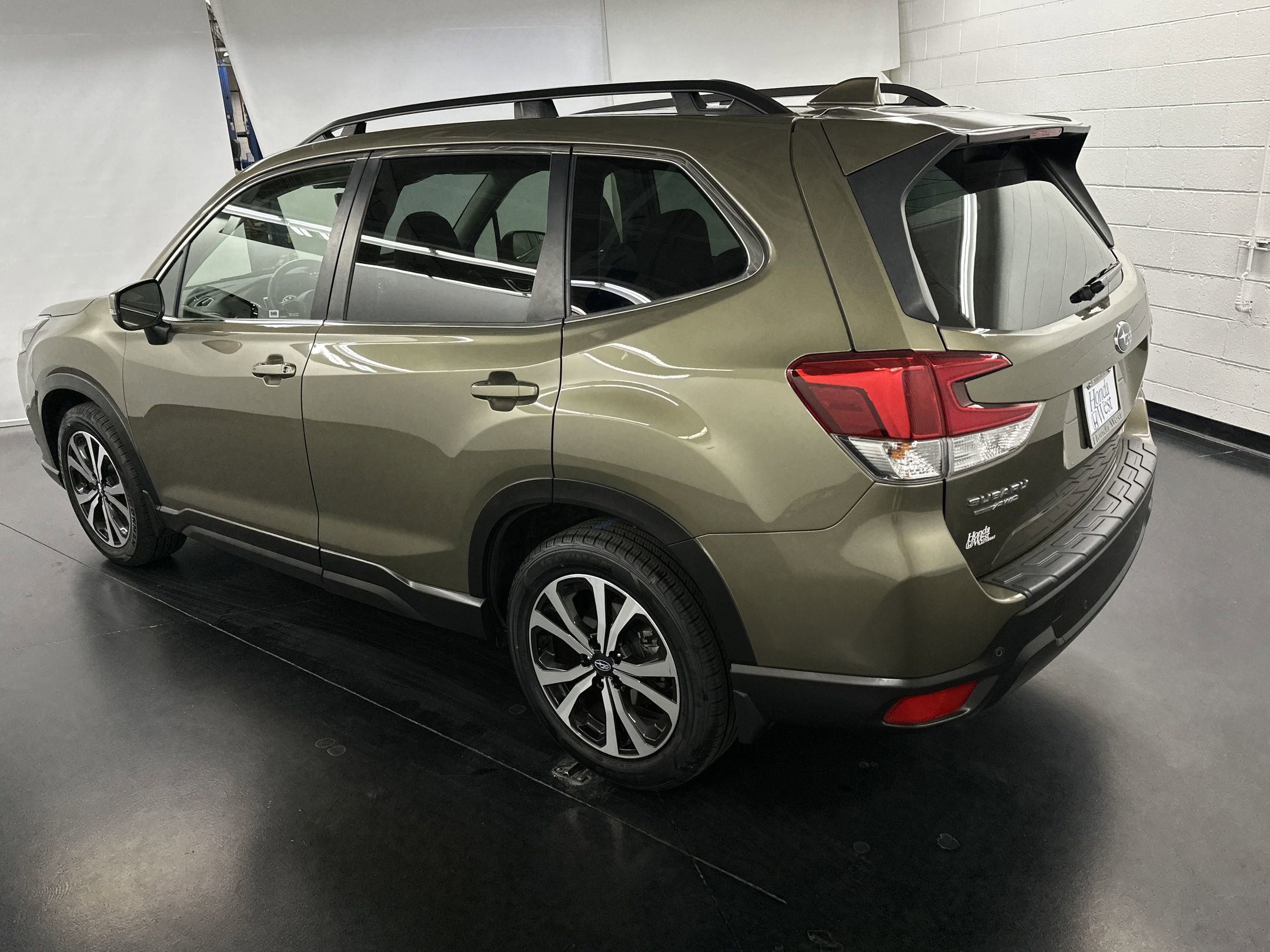 2022 Subaru Forester Limited photo 2