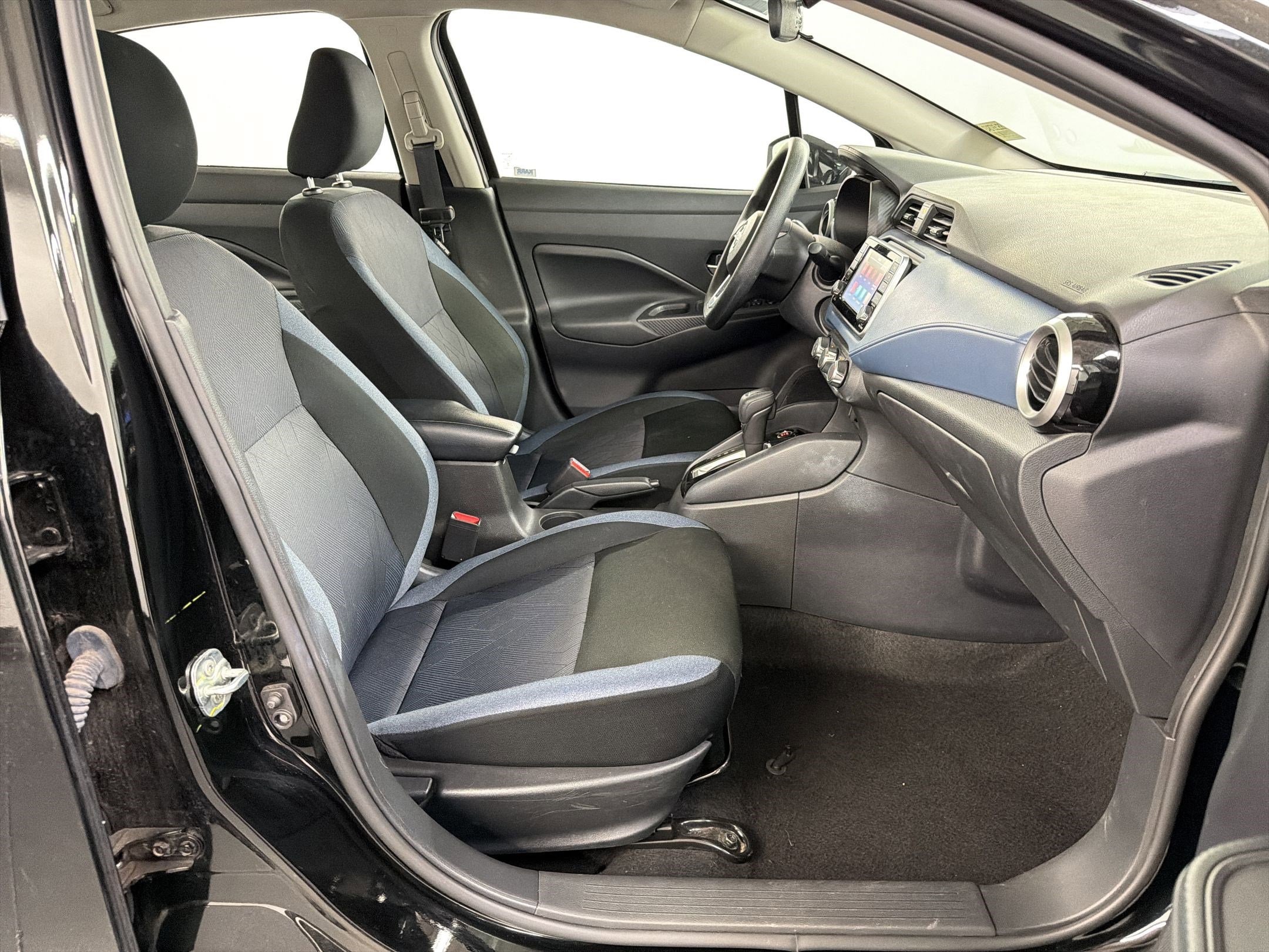 2025 Nissan Versa Sedan SV - Photo 27
