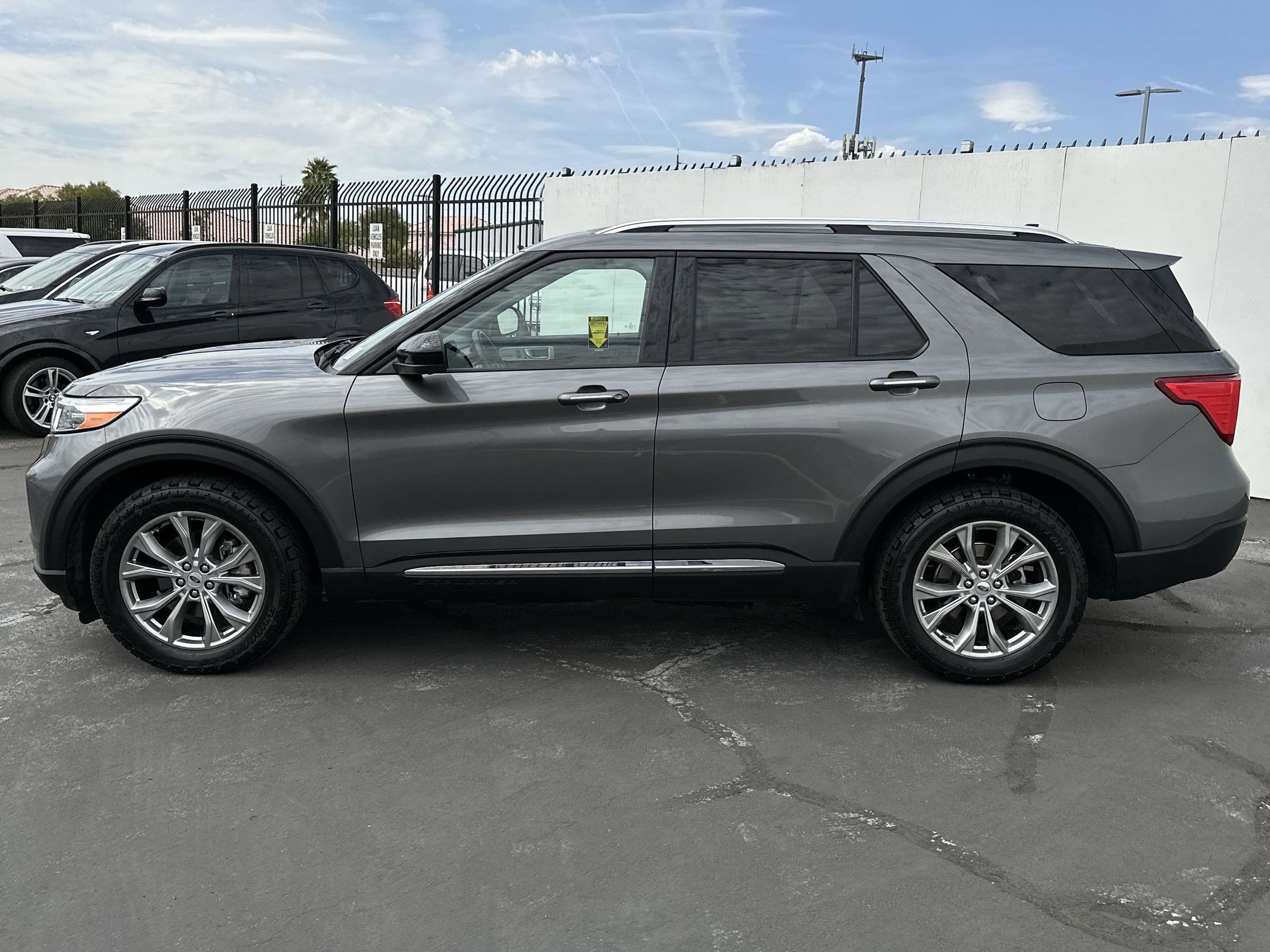 2023 Ford Explorer Limited photo 2