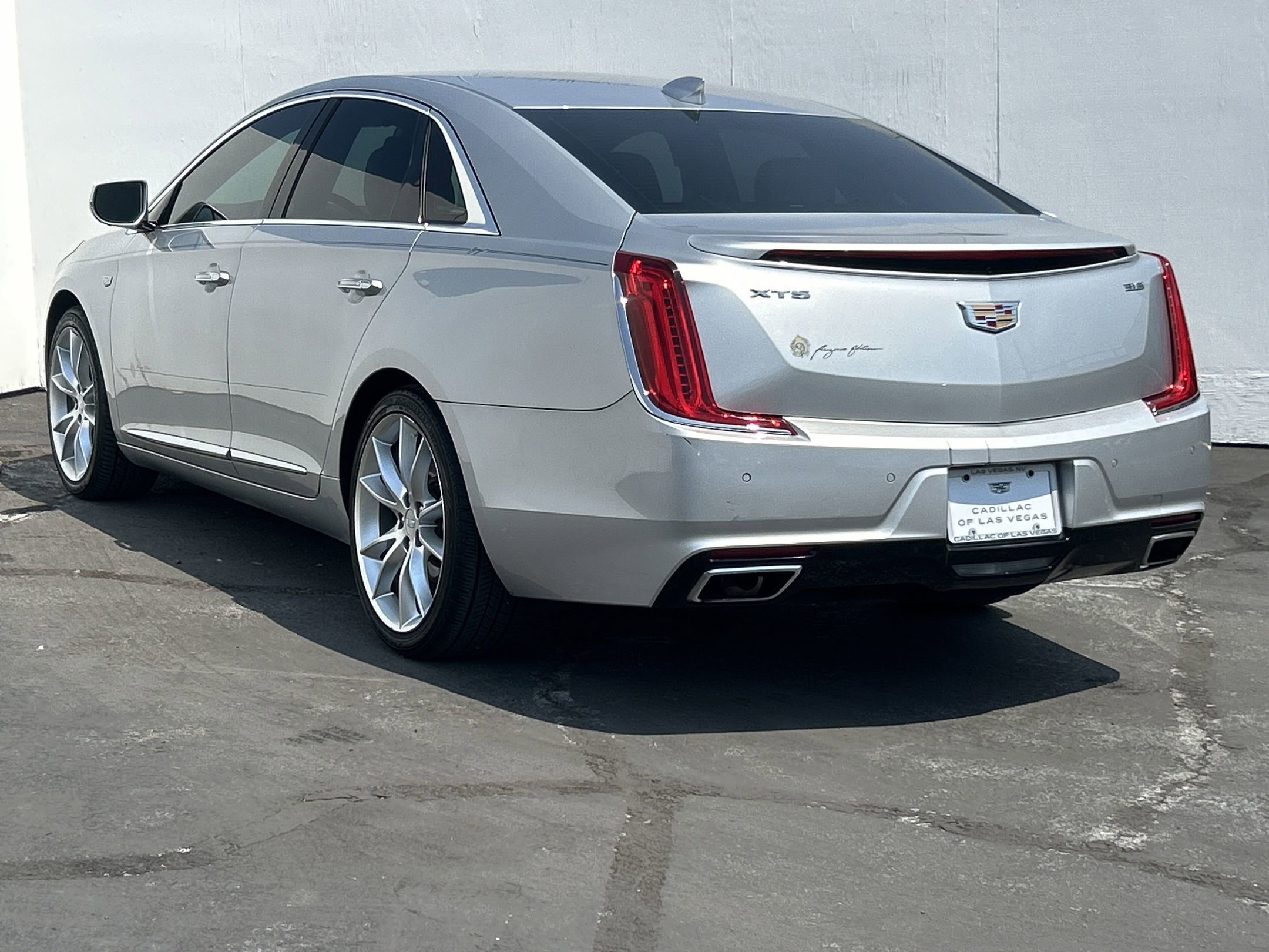 2018 Cadillac XTS Premium Luxury photo 2