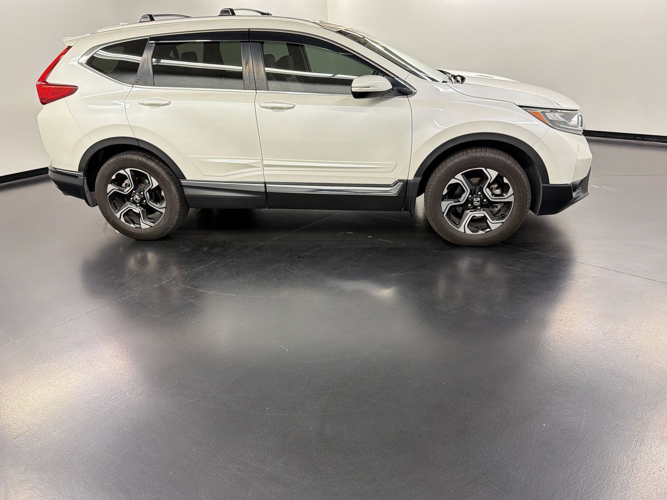 2018 Honda CR-V Touring photo 3