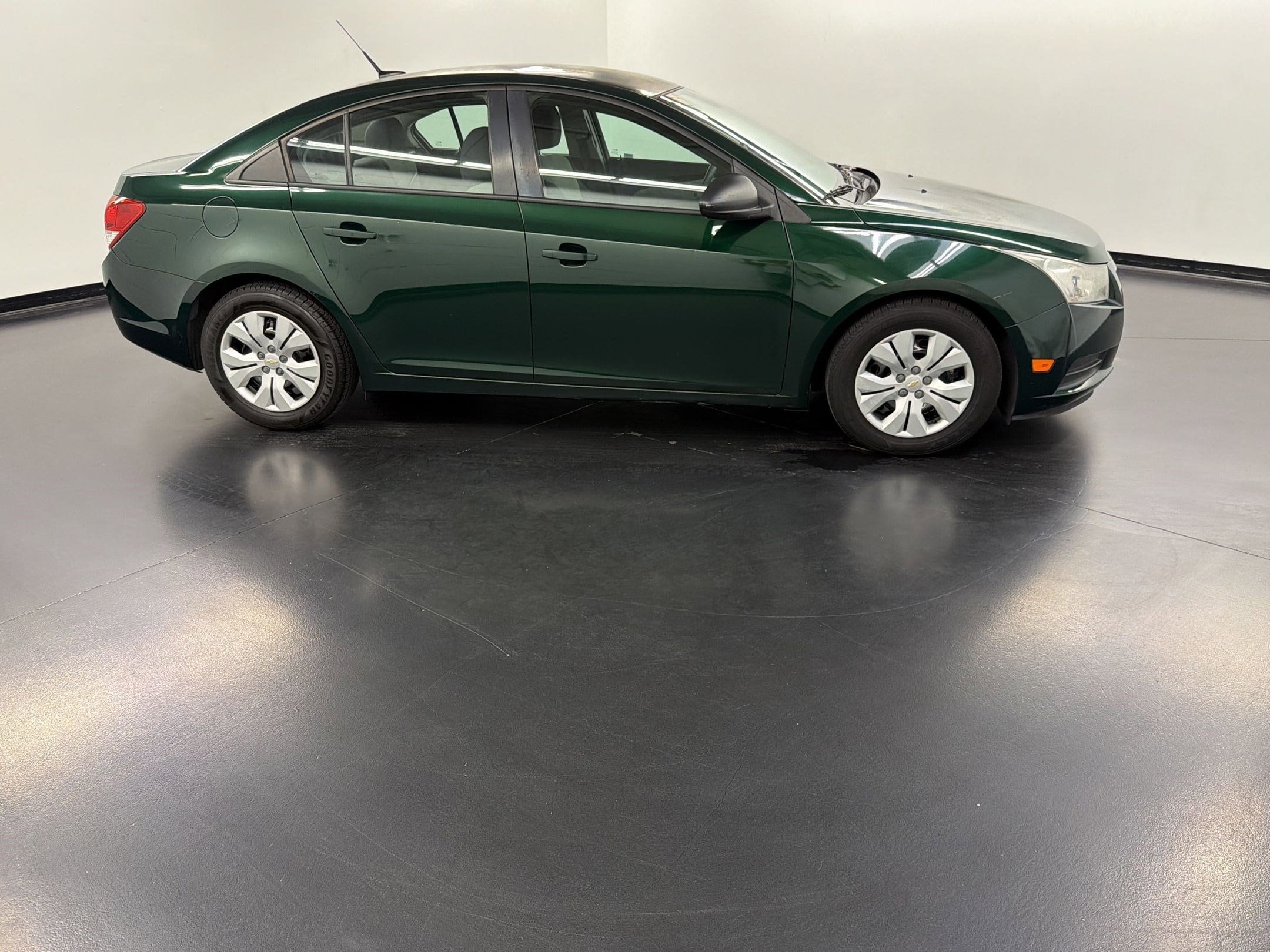 Cruze LS Sedan