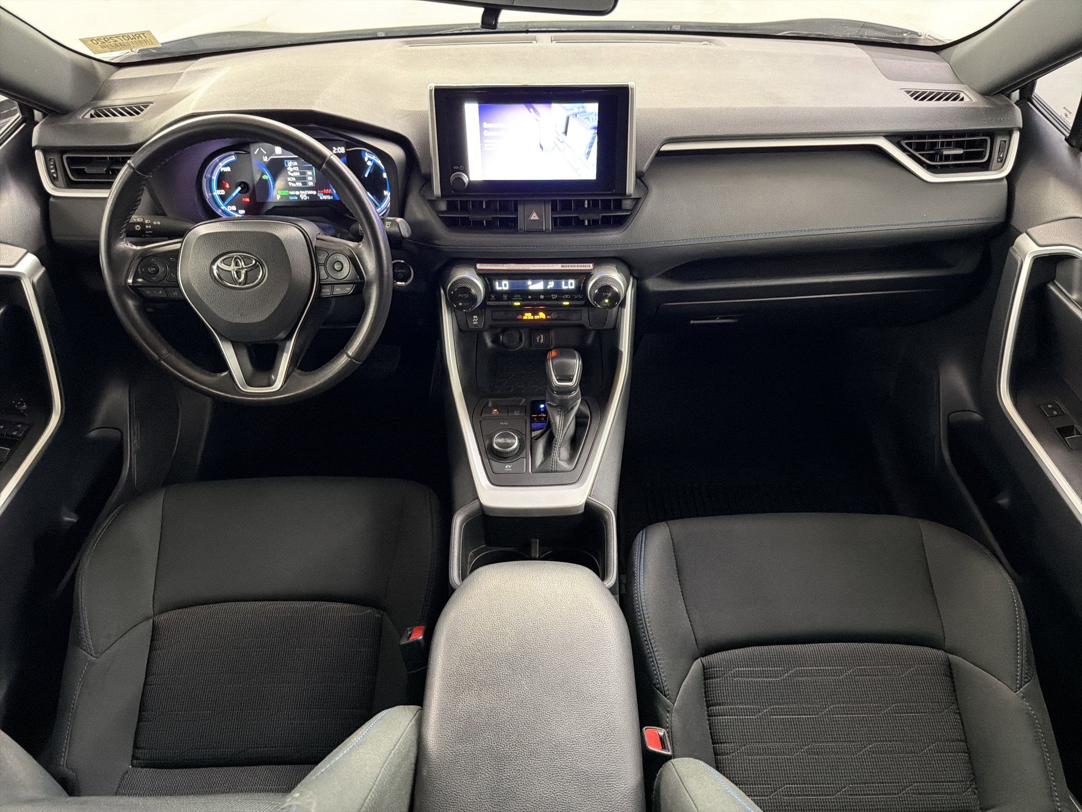2024 Toyota RAV4 SE - Photo 16