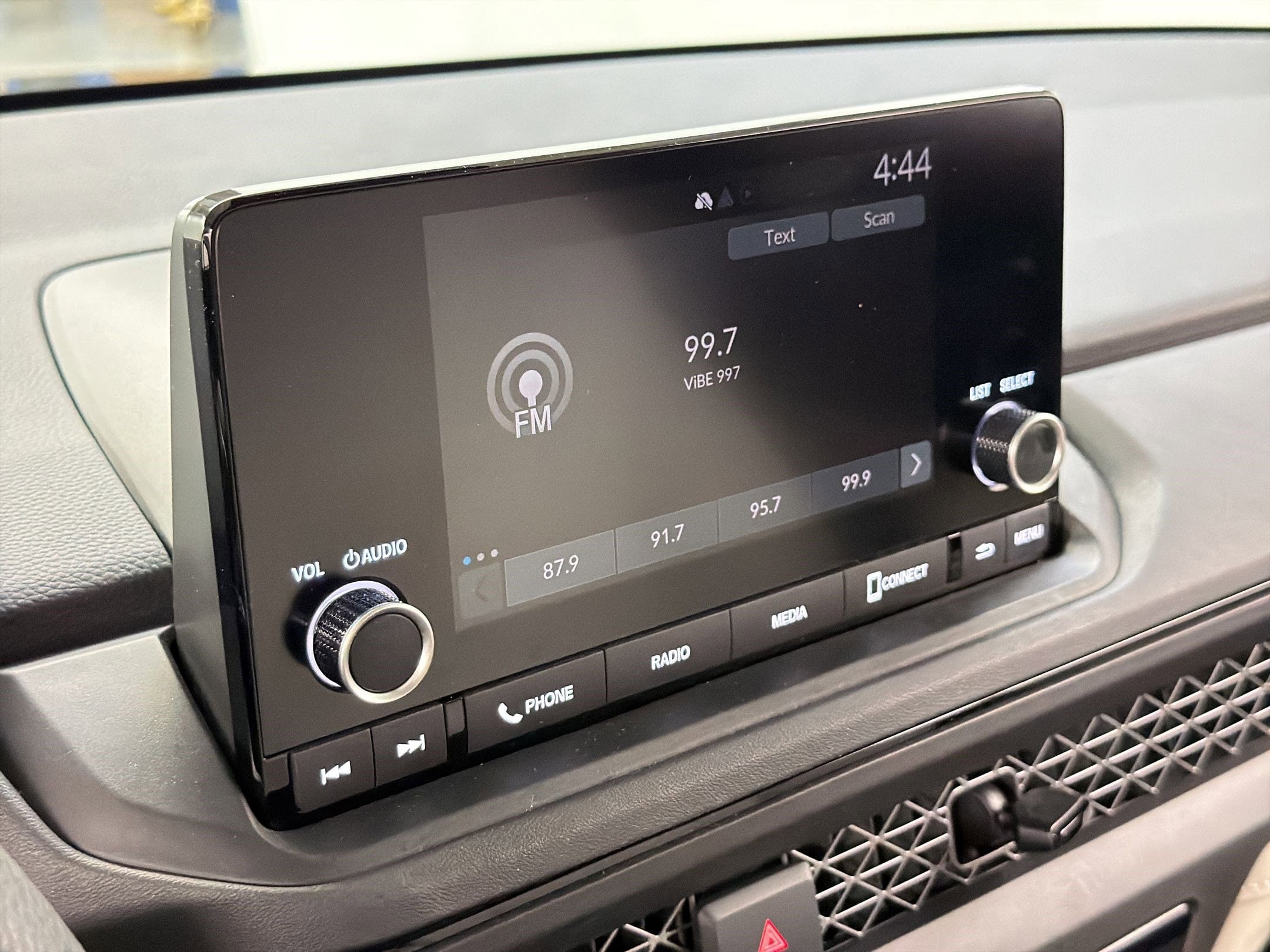 2024 Honda Accord LX - Photo 23