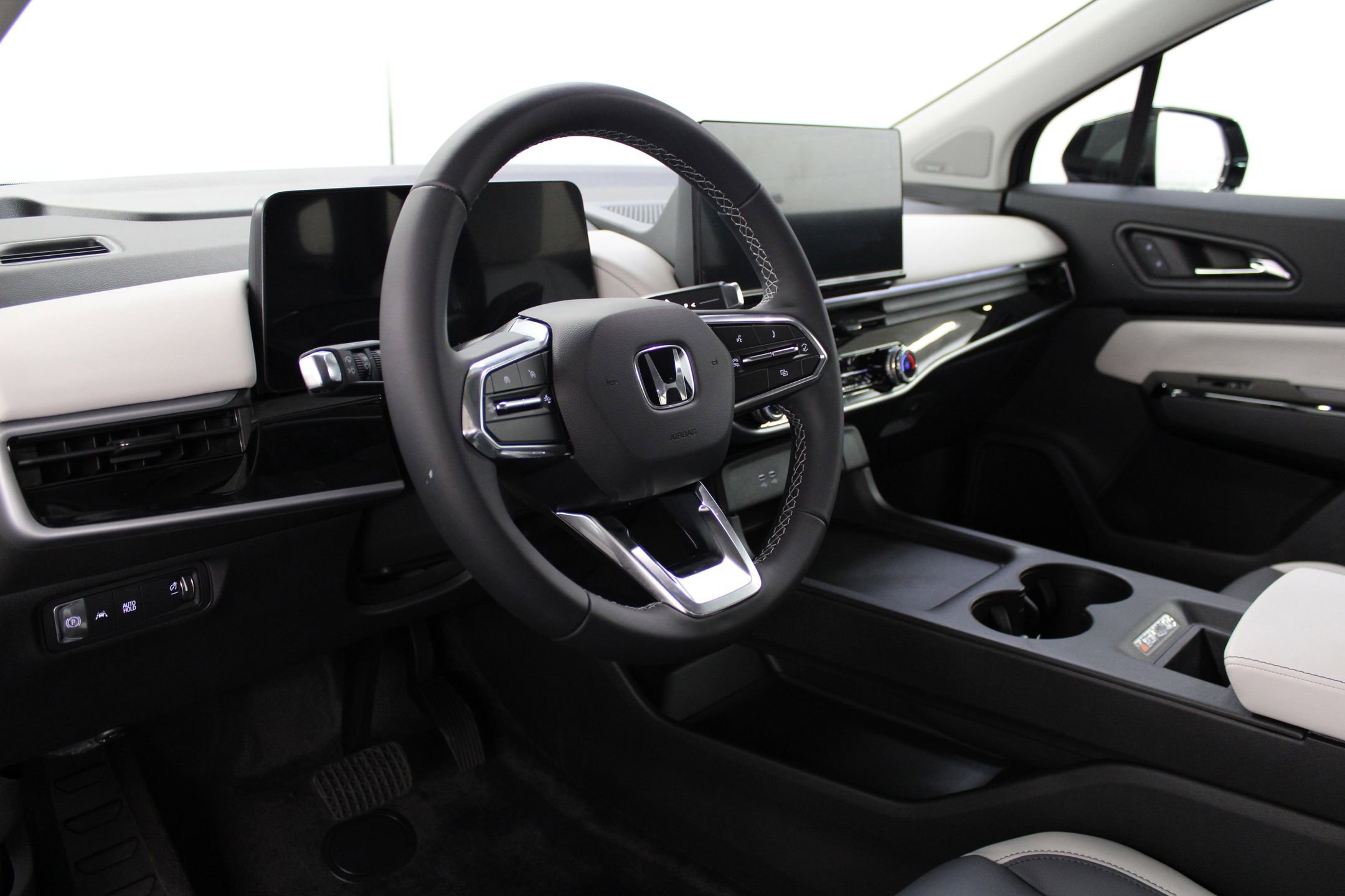 2025 Honda Prologue Touring photo 4