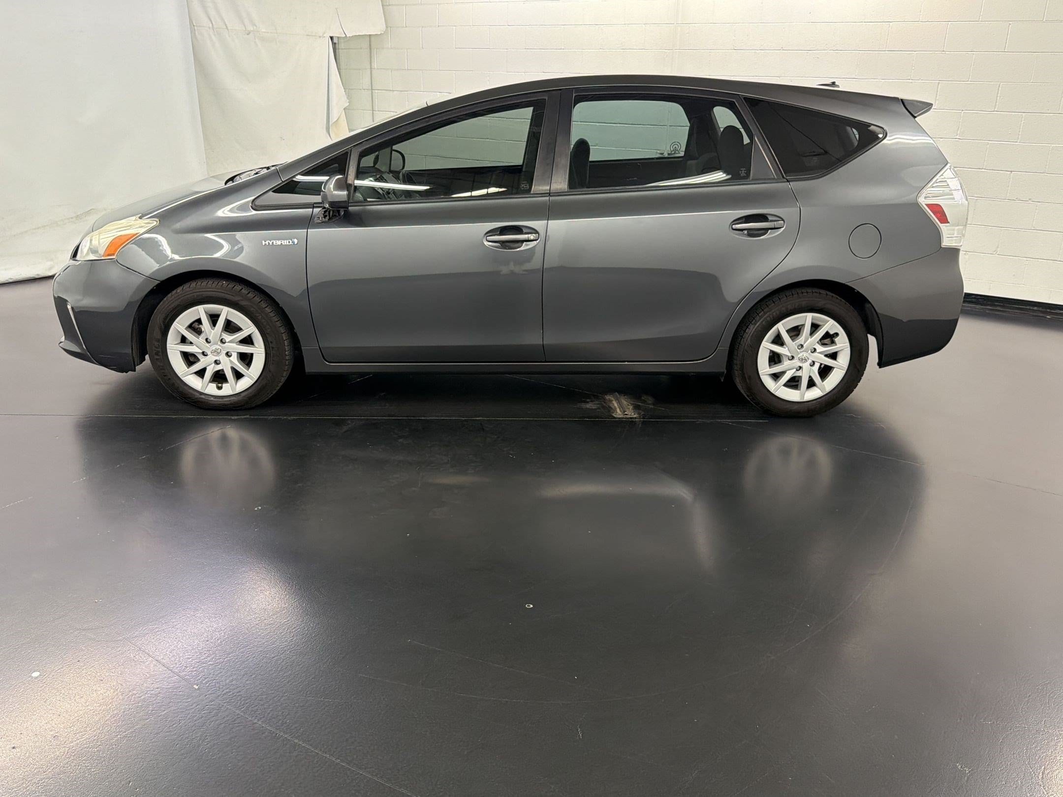 Prius V Two Wagon
