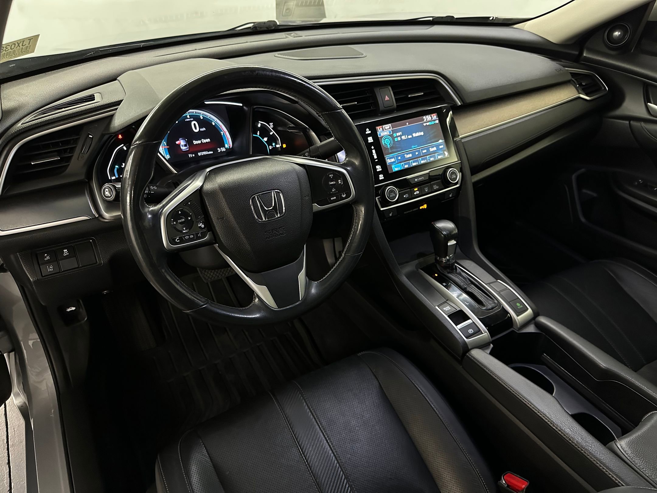 2018 Honda Civic Touring photo 4