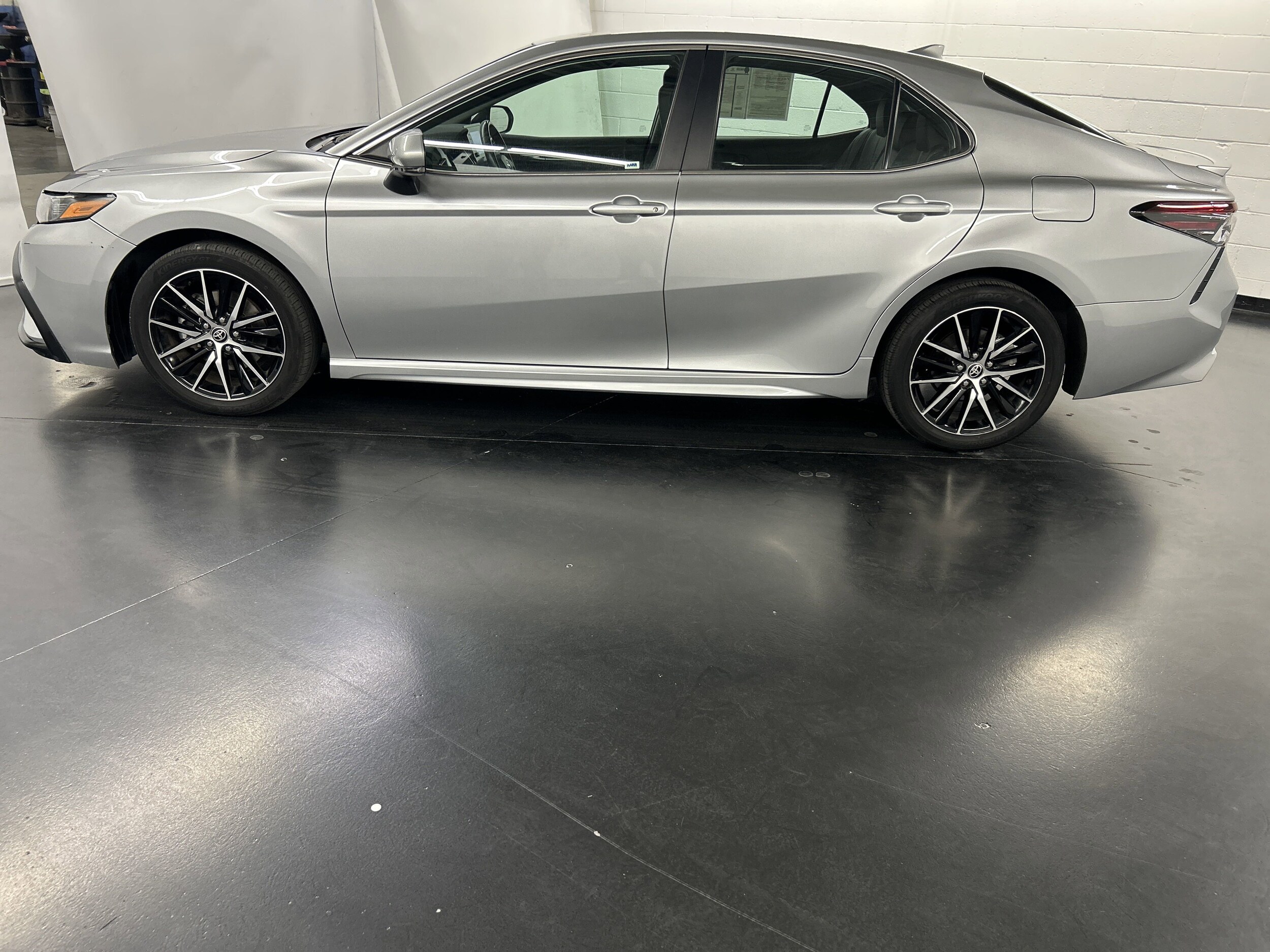 2024 Toyota Camry SE photo 3
