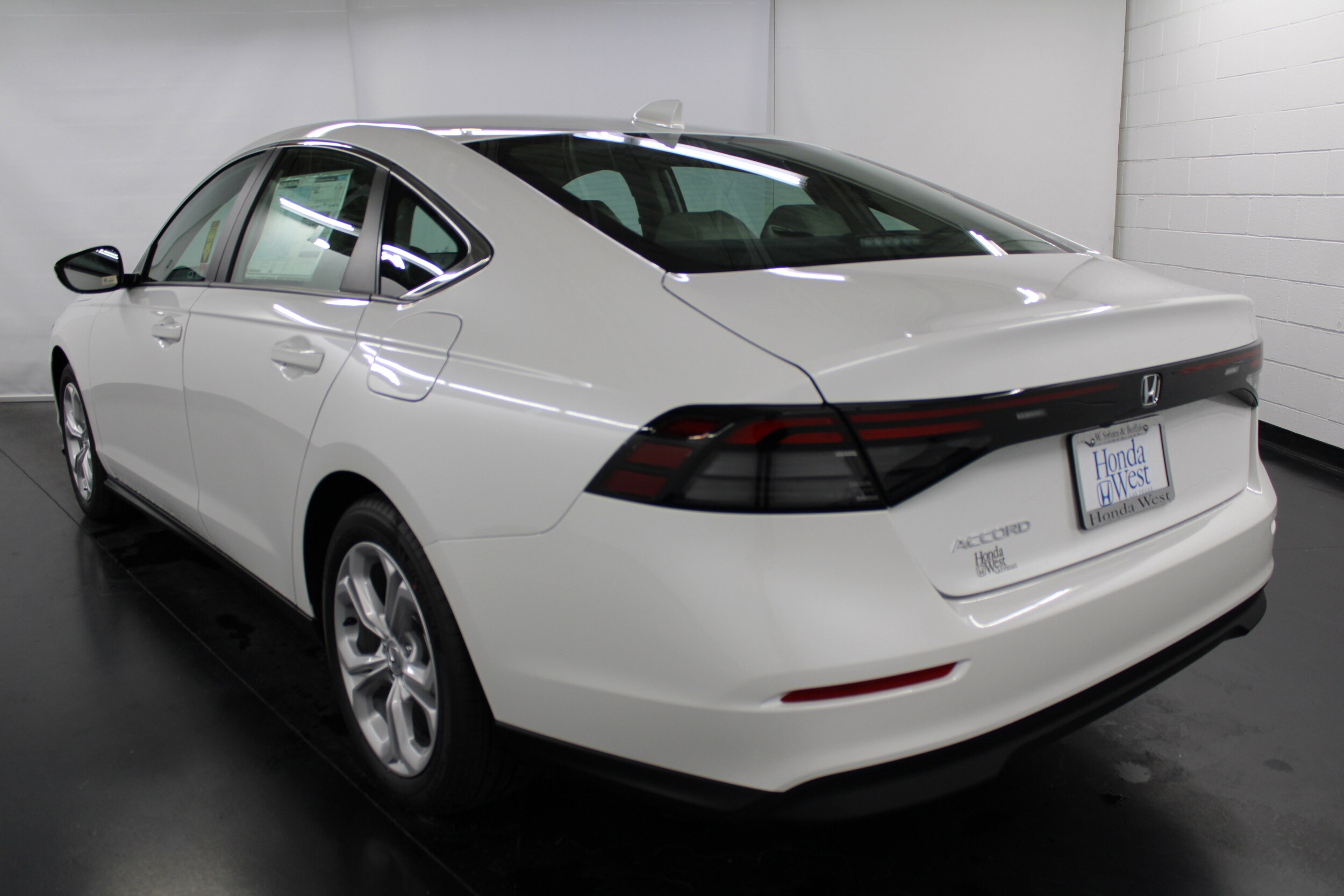 2025 Honda Accord LX photo 4