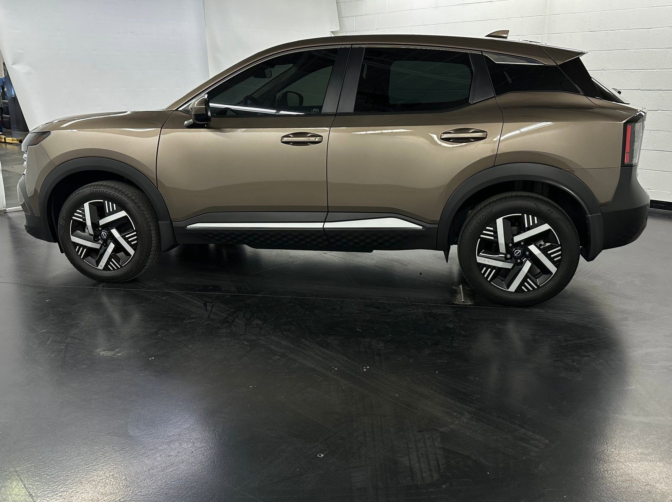 2025 Nissan Kicks SV photo 2