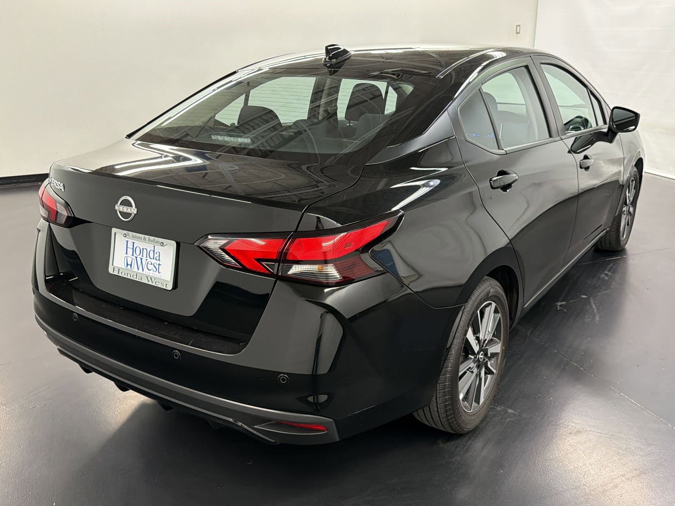 2025 Nissan Versa Sedan SV - Photo 9