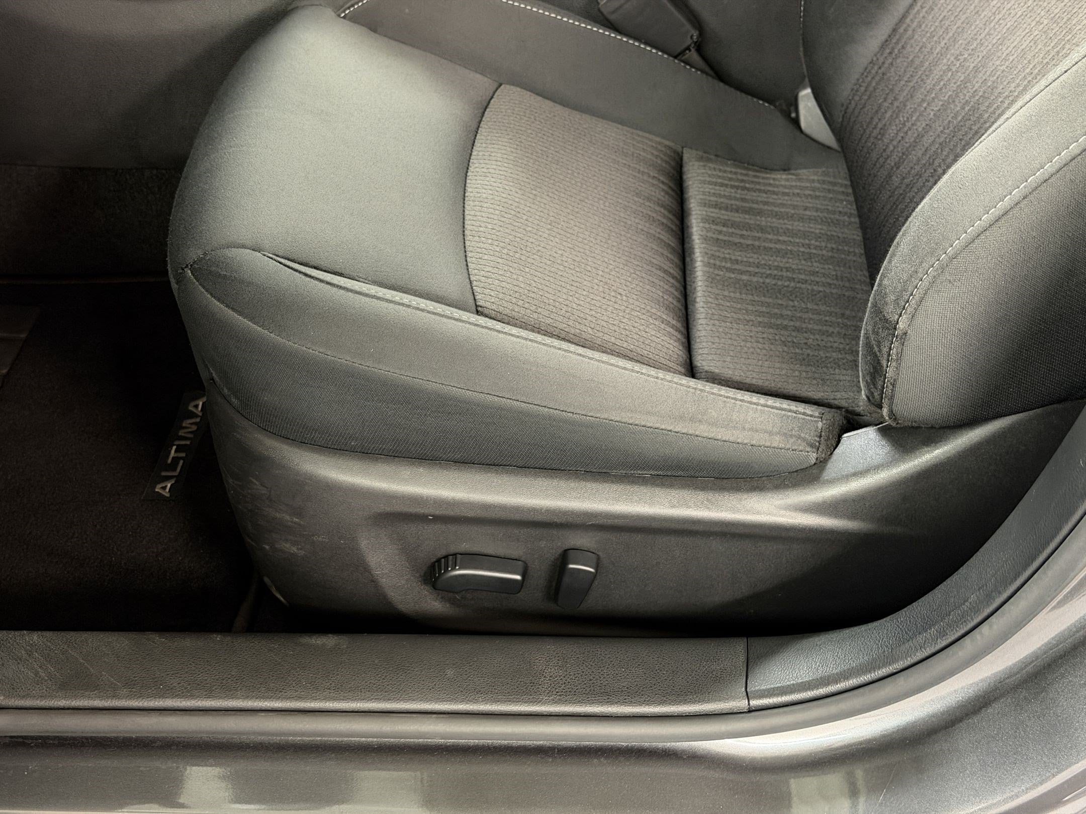 2025 Nissan Altima SV - Photo 14