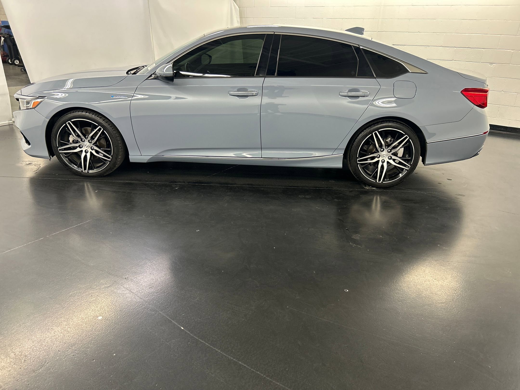 2022 Honda Accord Hybrid Touring photo 2