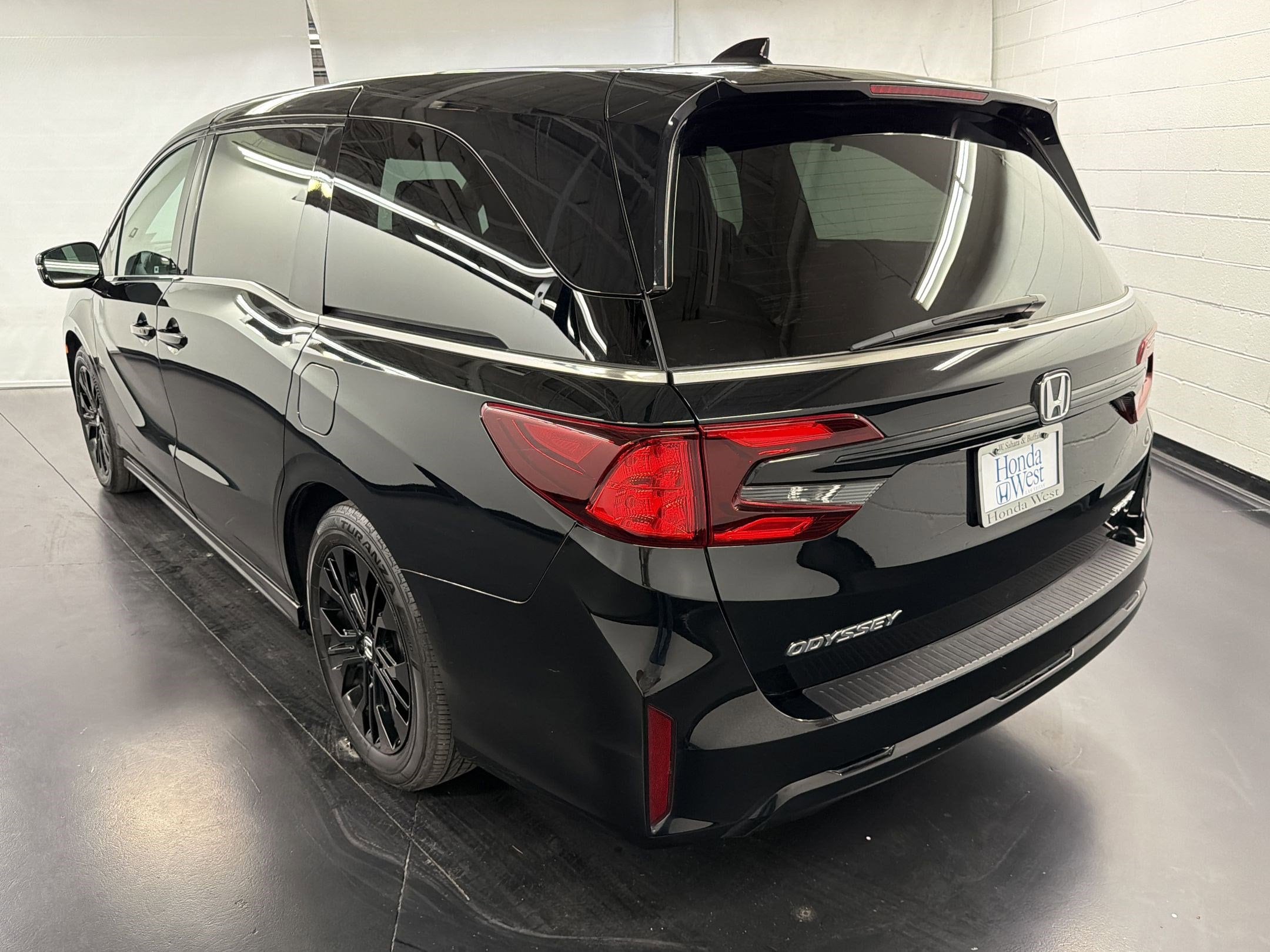 2025 Honda Odyssey Sport-L photo 2