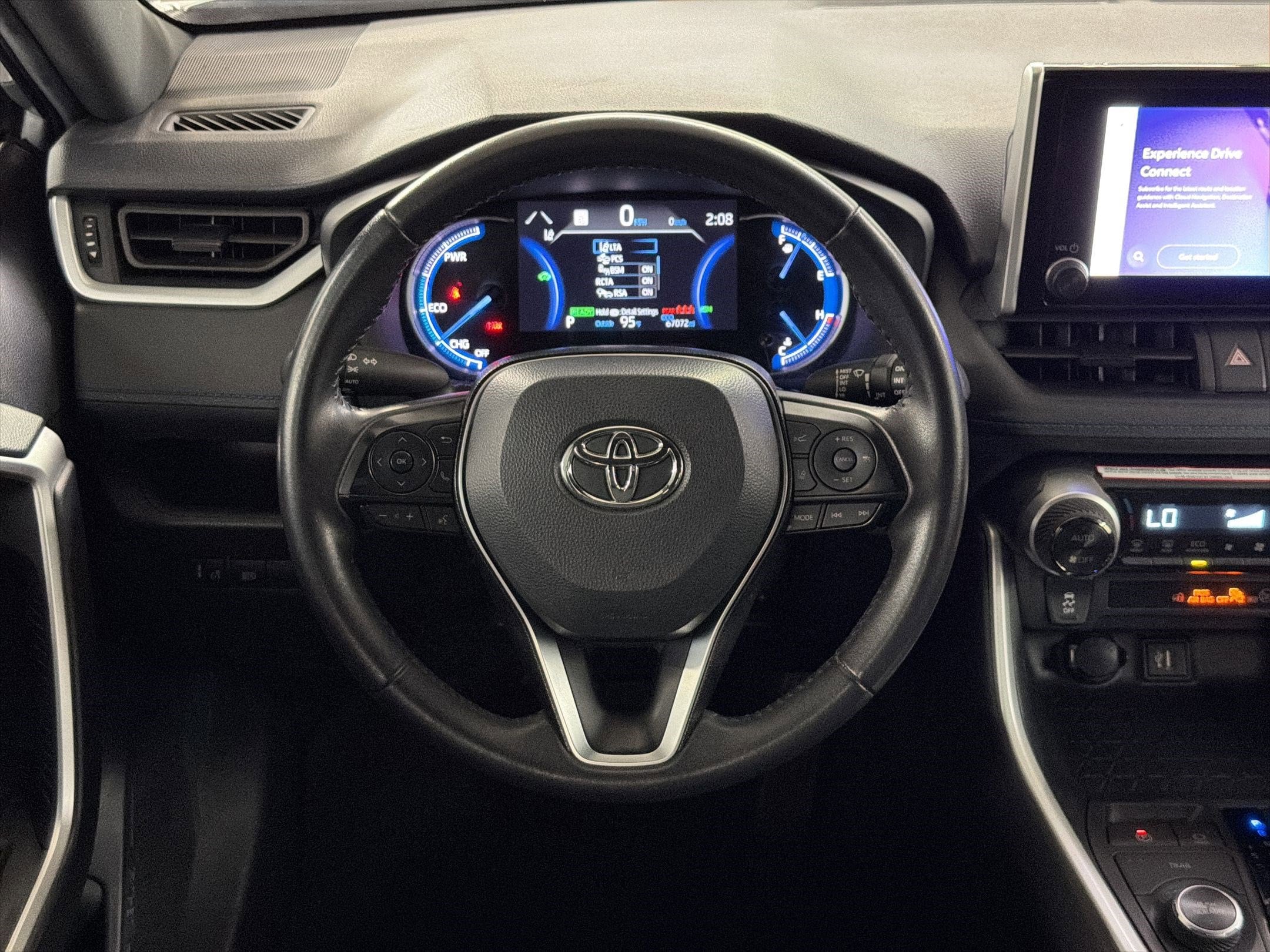 2024 Toyota RAV4 SE - Photo 17
